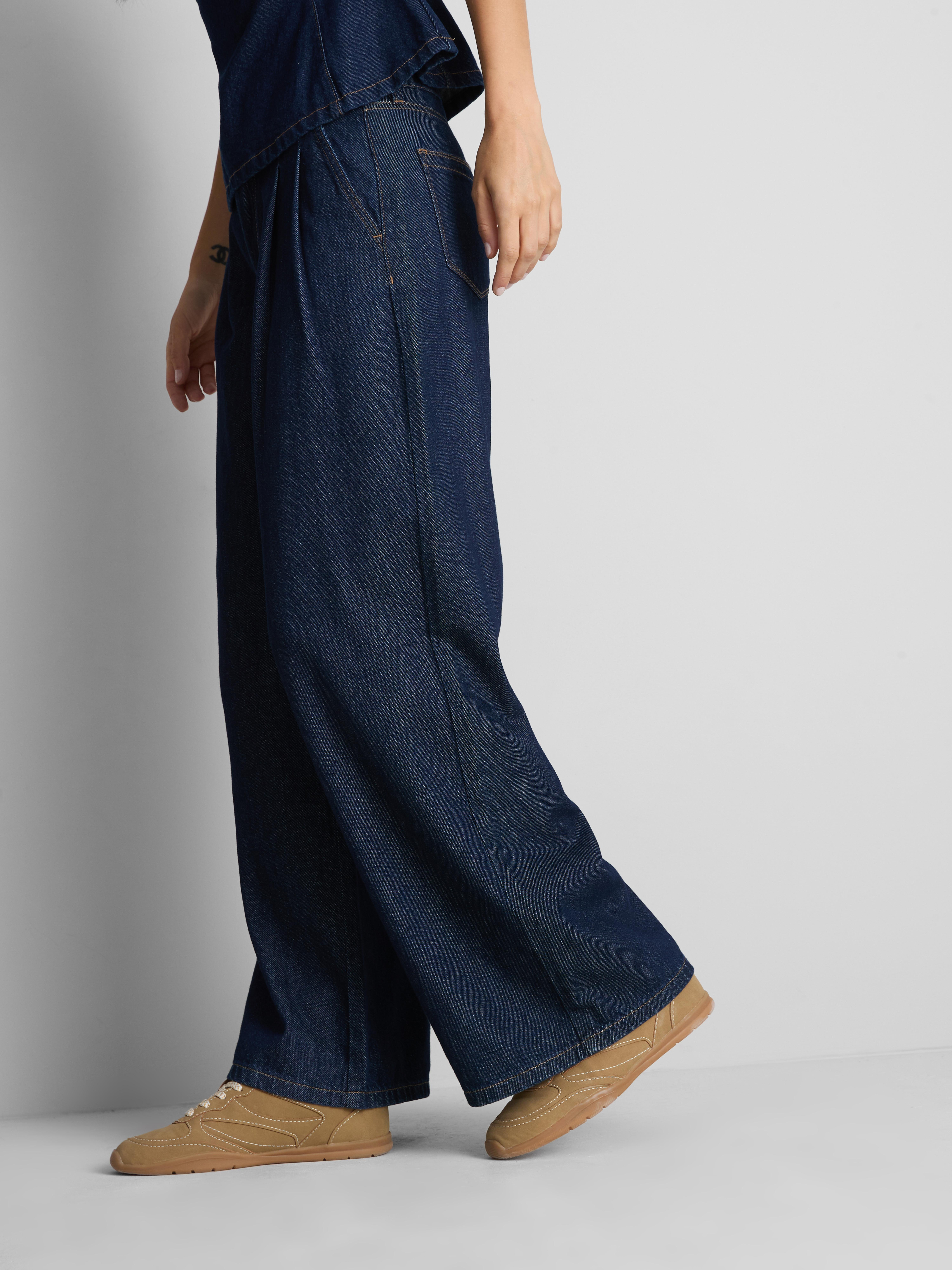 Paula Echevarría Pleat-Front Wide-Leg Jeans