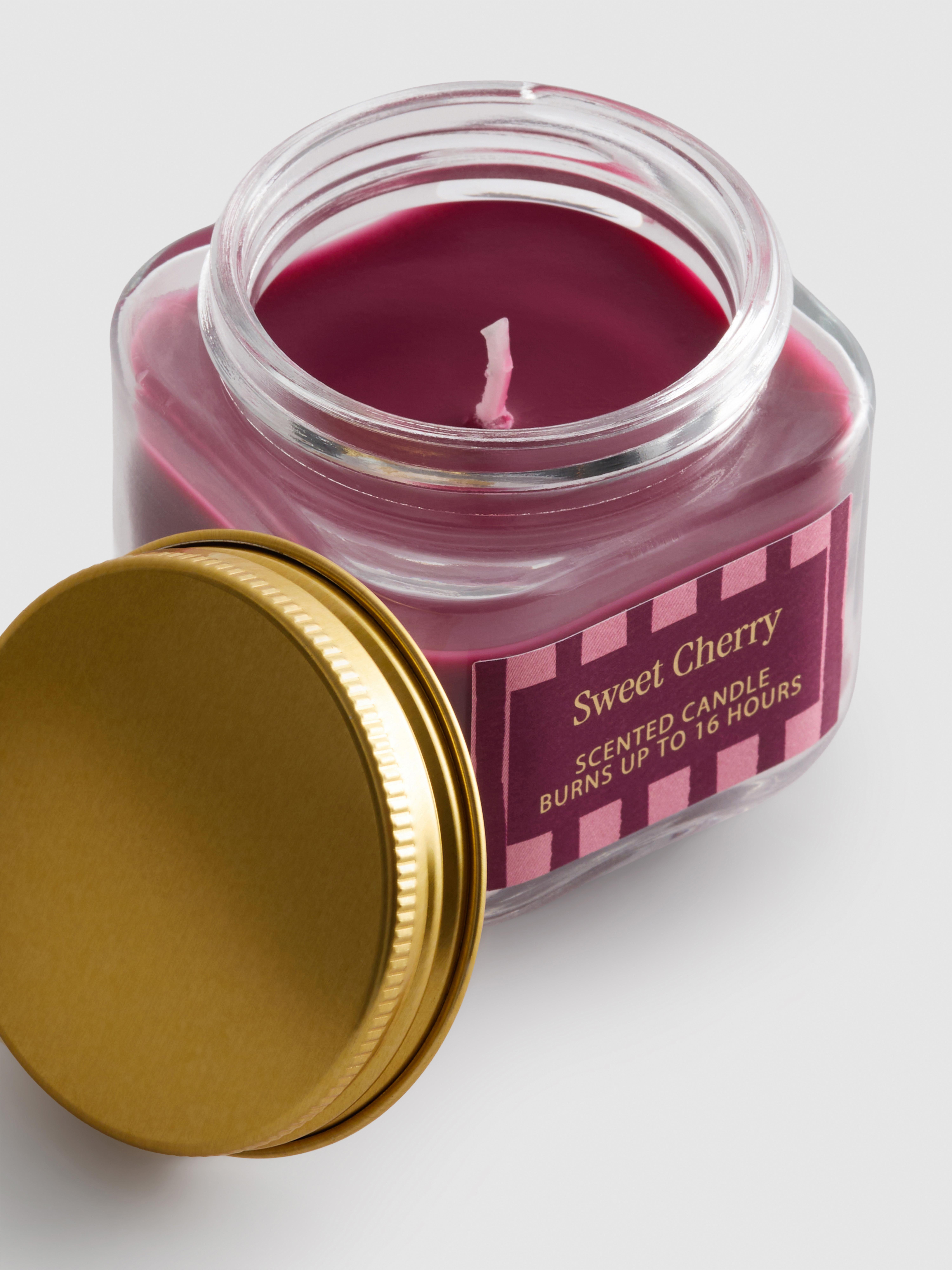 Bougie parfumée dans un pot à couvercle