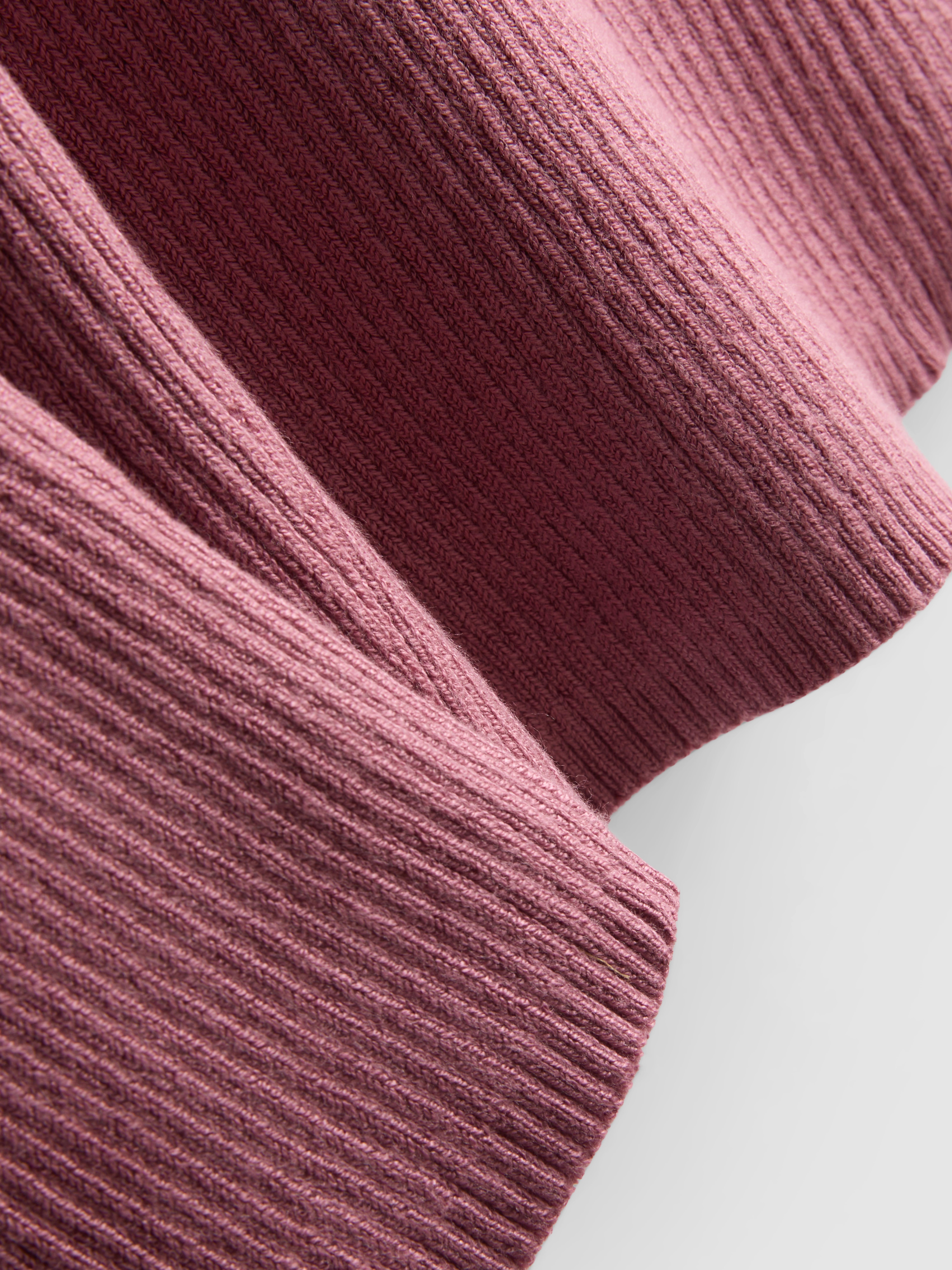 Maglione a coste con scollo a V