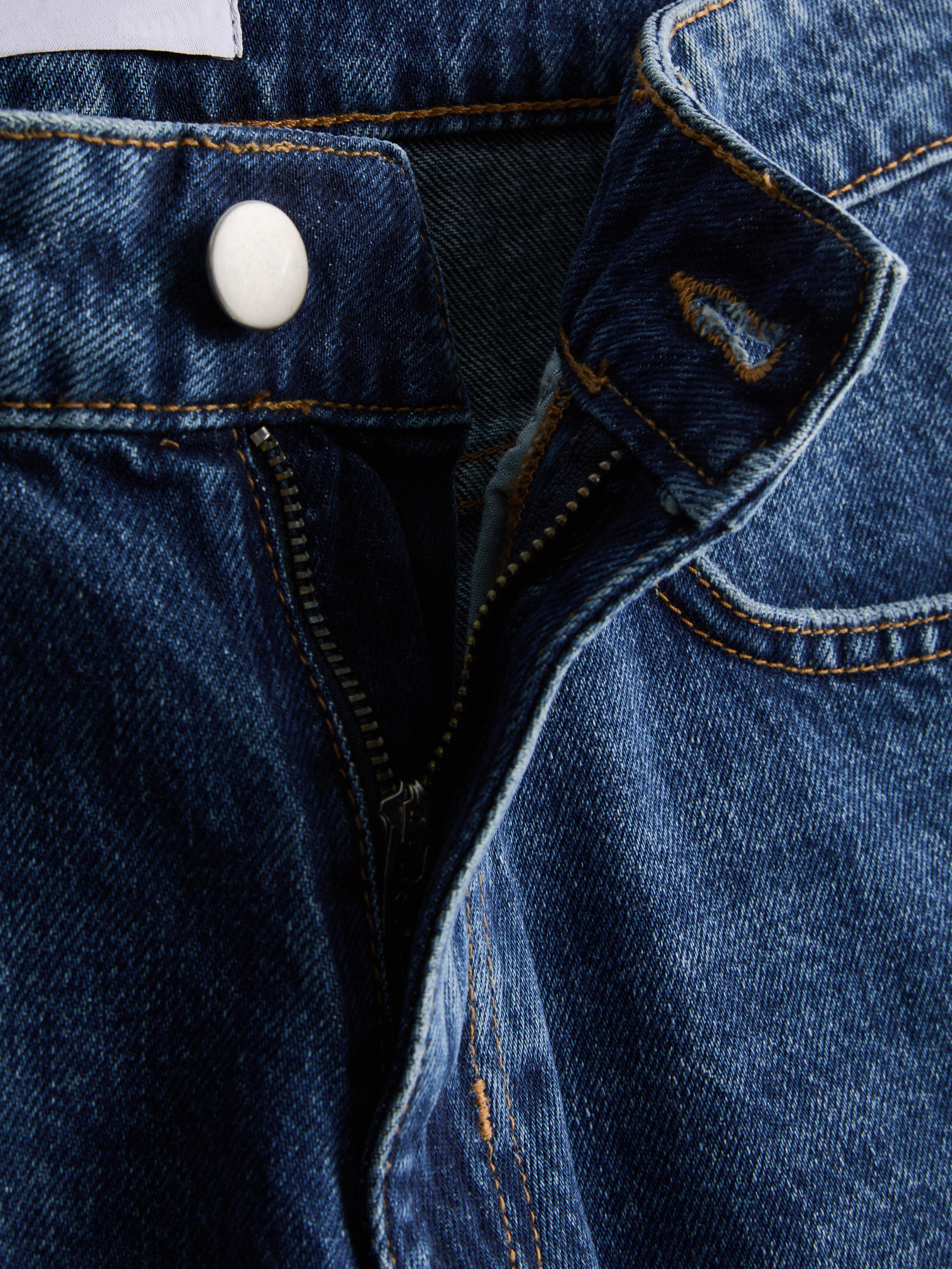 Kurze Jeans aus Baumwoll-Denim