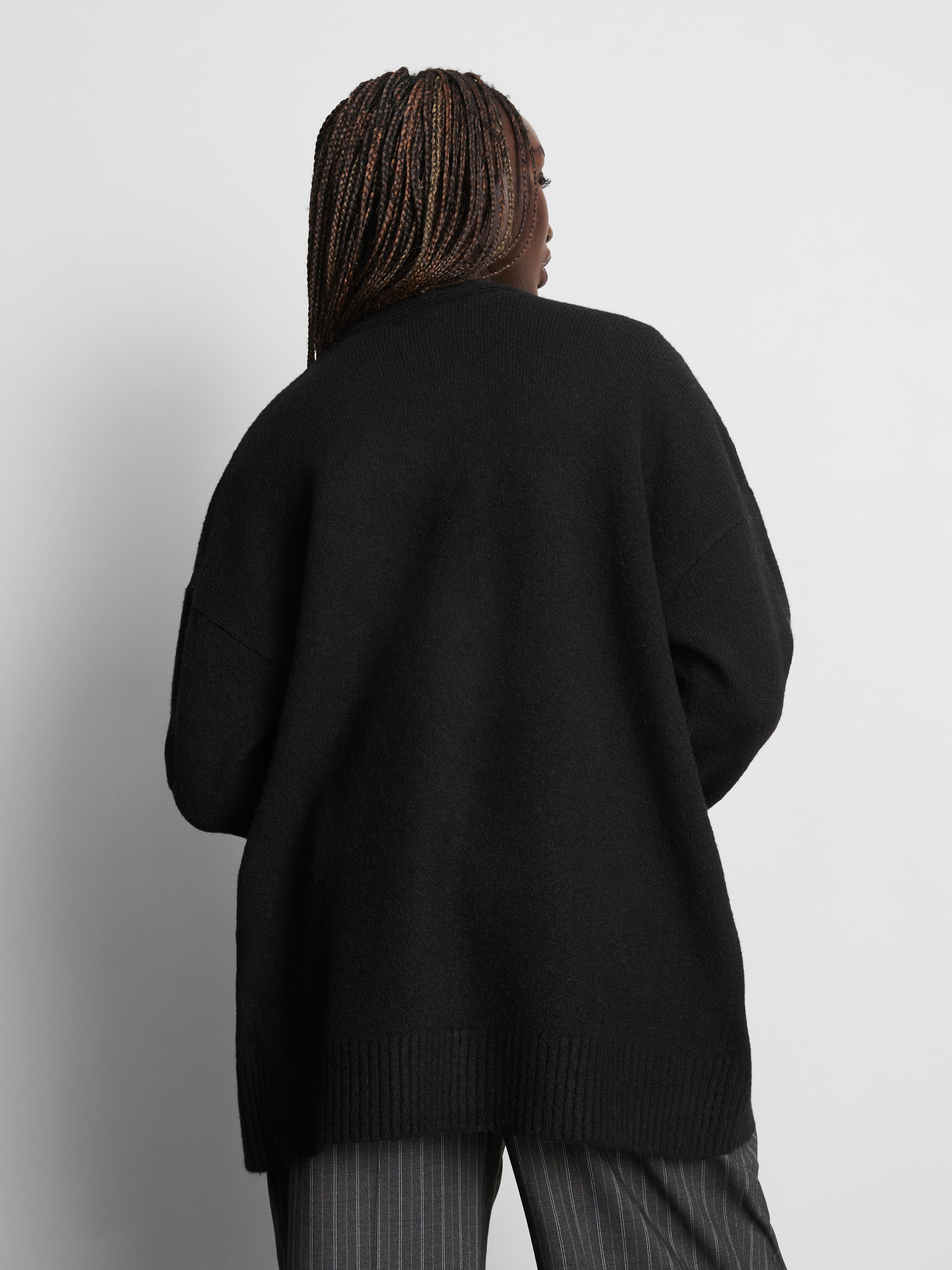 Klassischer, lockerer, gestrickter Cardigan