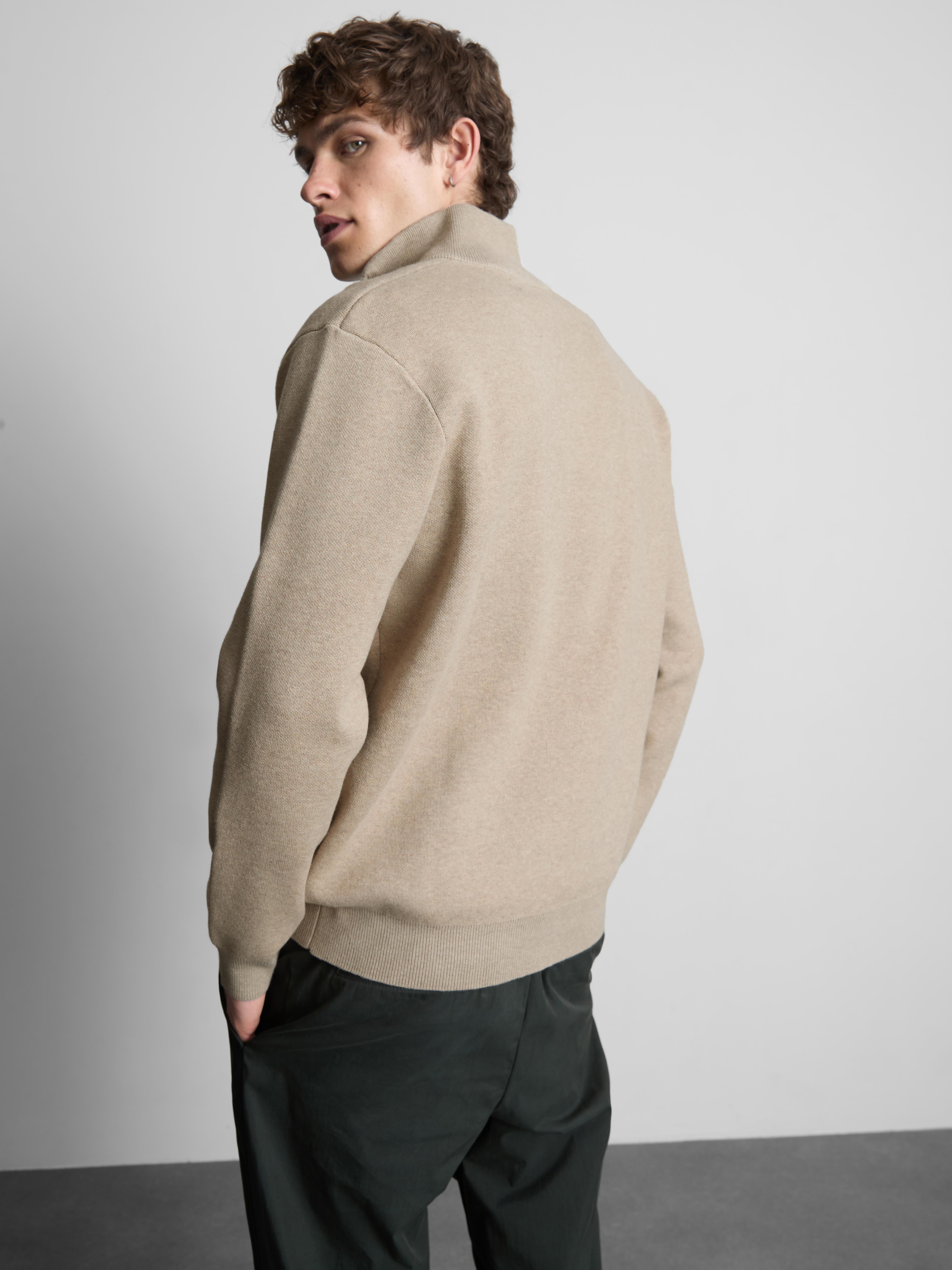 Jersey de punto con cuello con cremallera