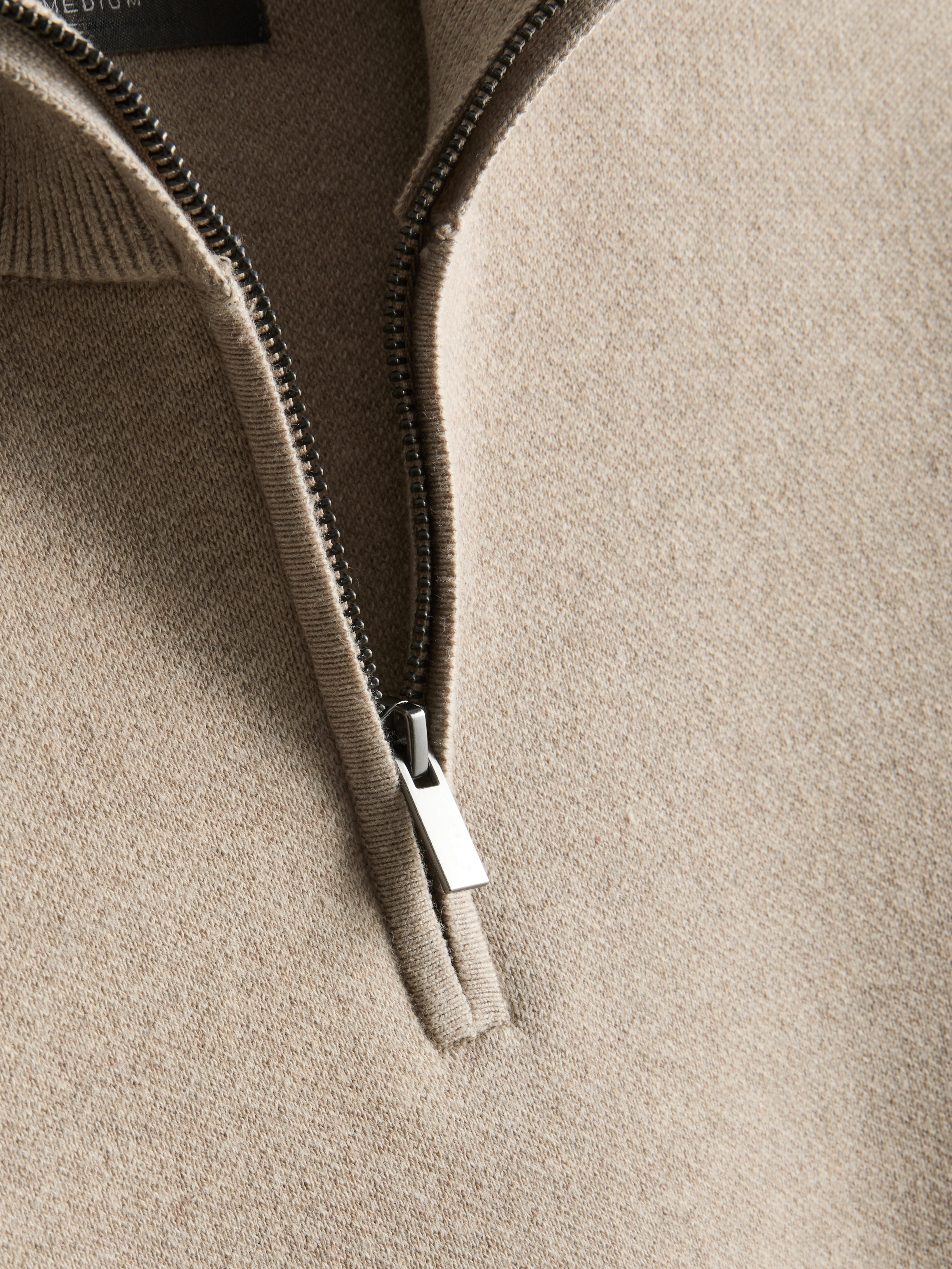 Jersey de punto con cuello con cremallera