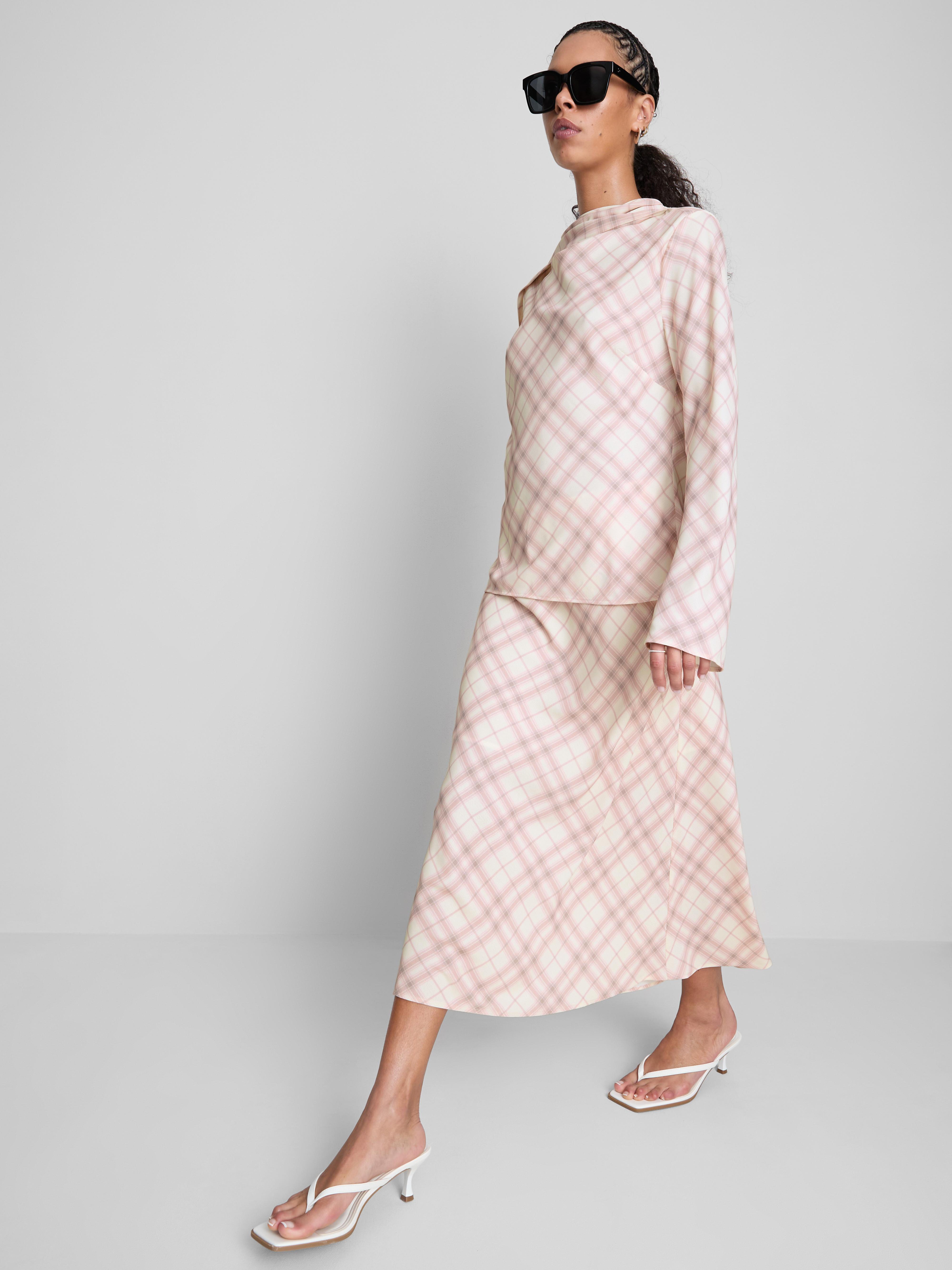 Blusa de cuadros con detalle drapeado