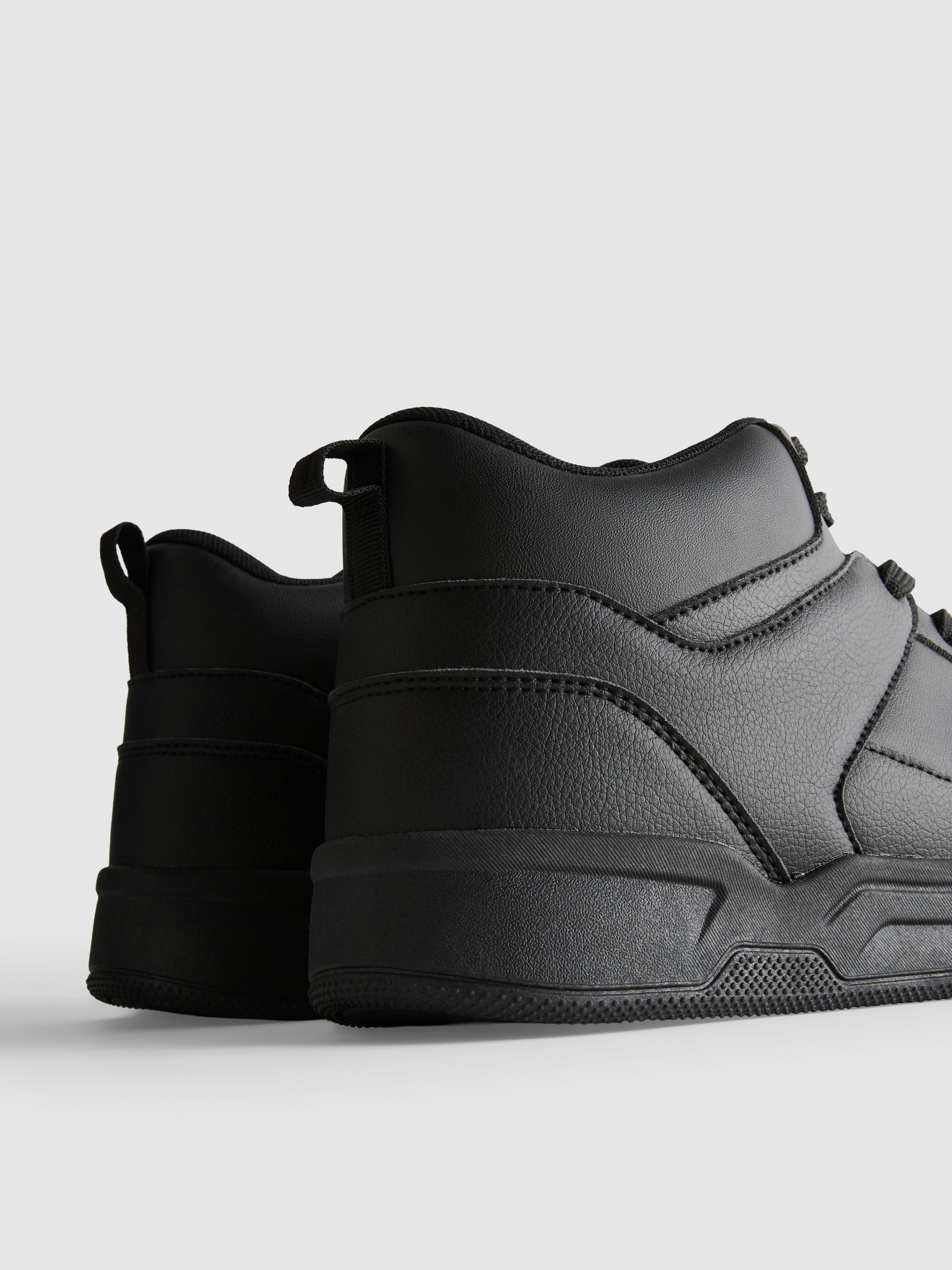 High-Top-Sneaker mit Schnürsenkeln