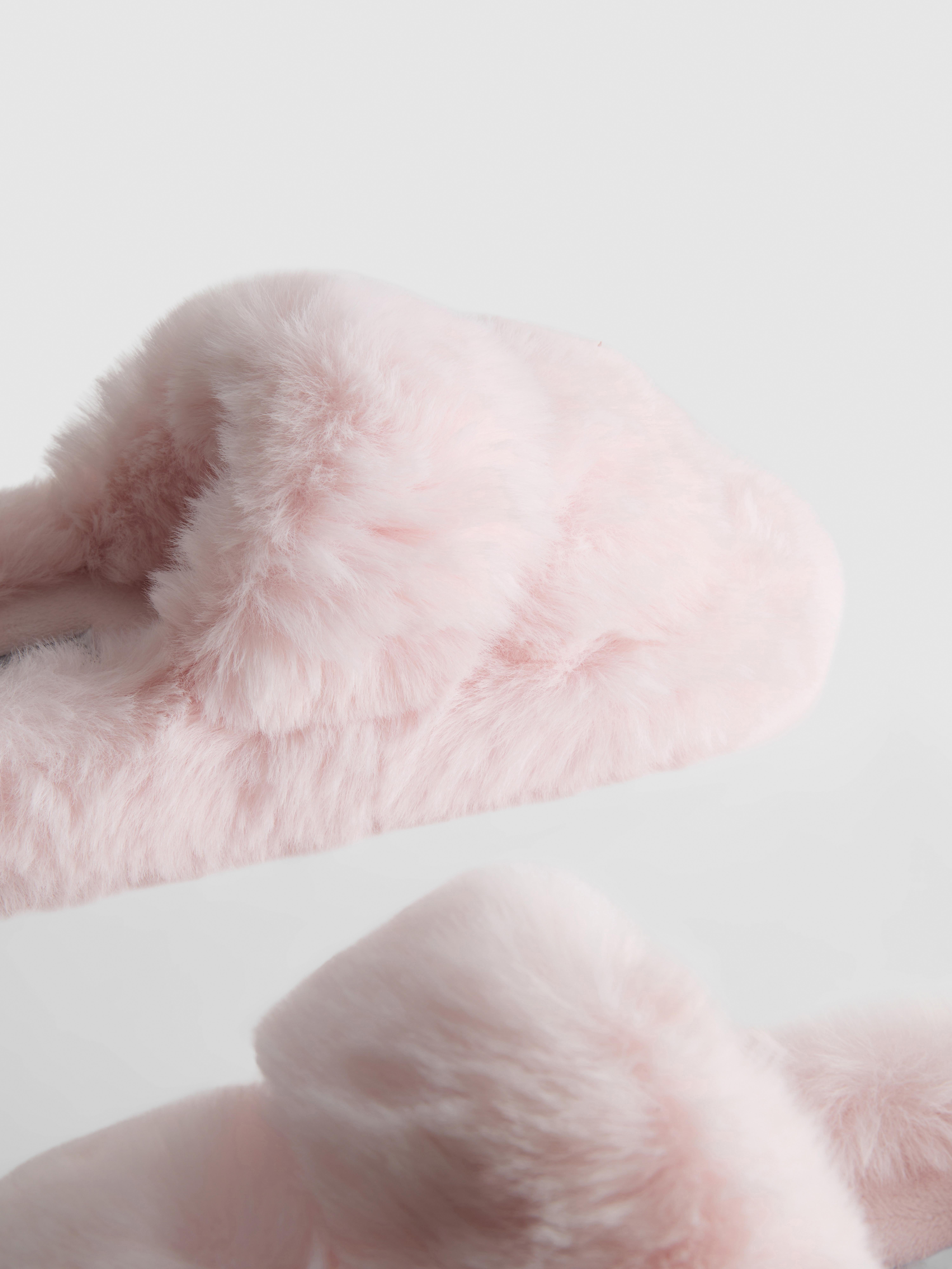 Pluizige pantoffels met twee banden