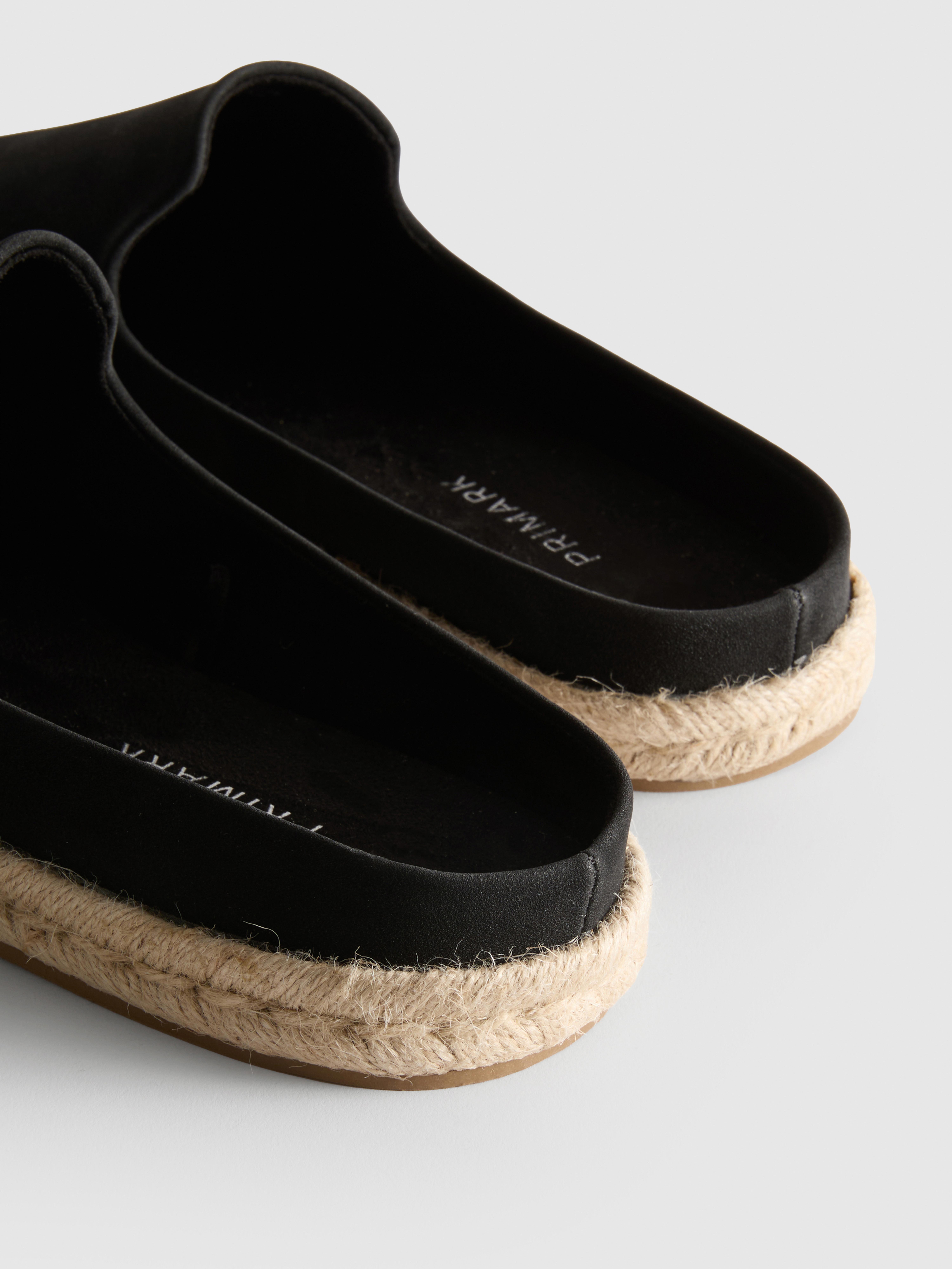 Wsuwane klapki w stylu espadryli