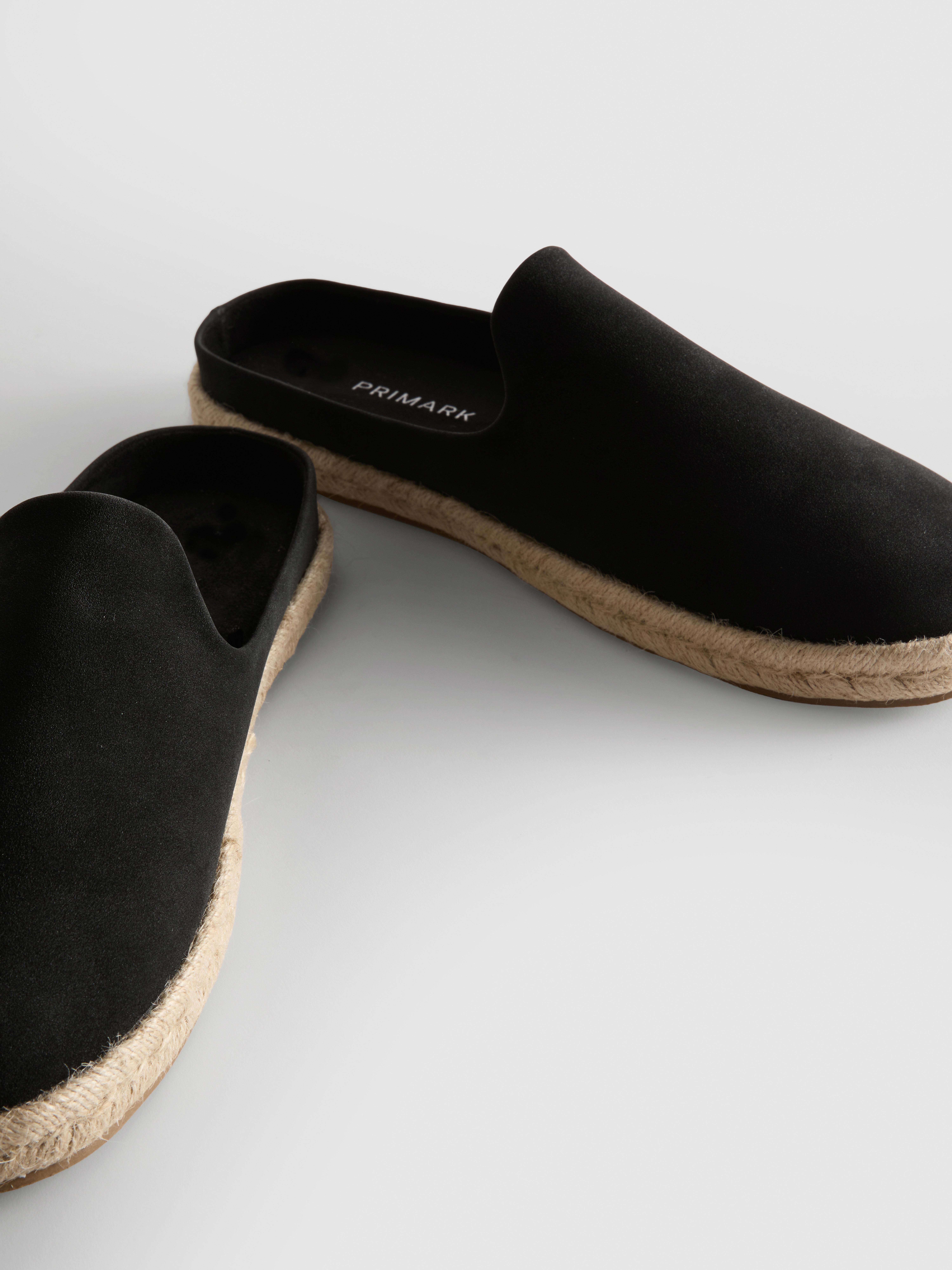 Wsuwane klapki w stylu espadryli