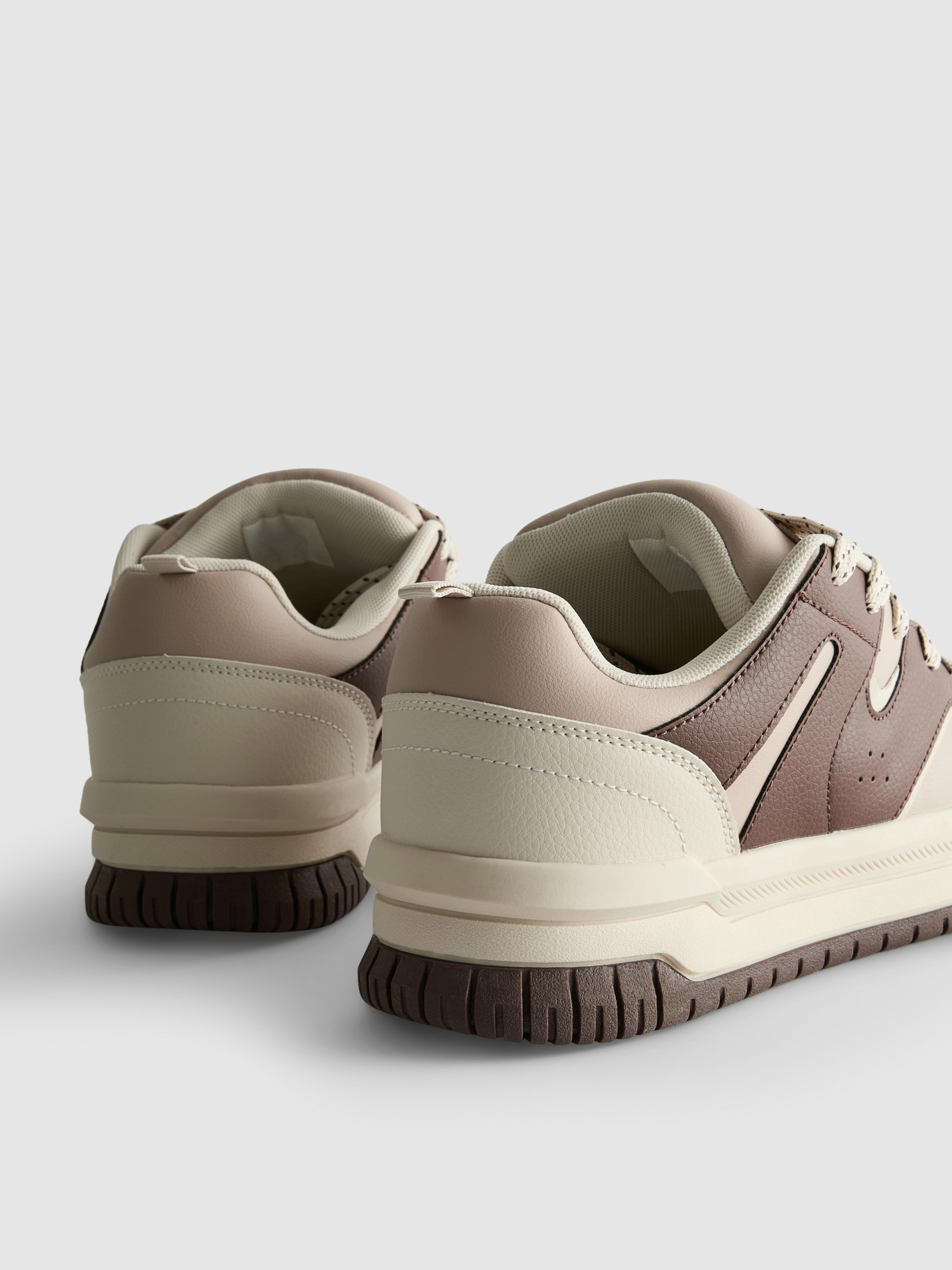 Zapatillas de skate gruesas de caña baja