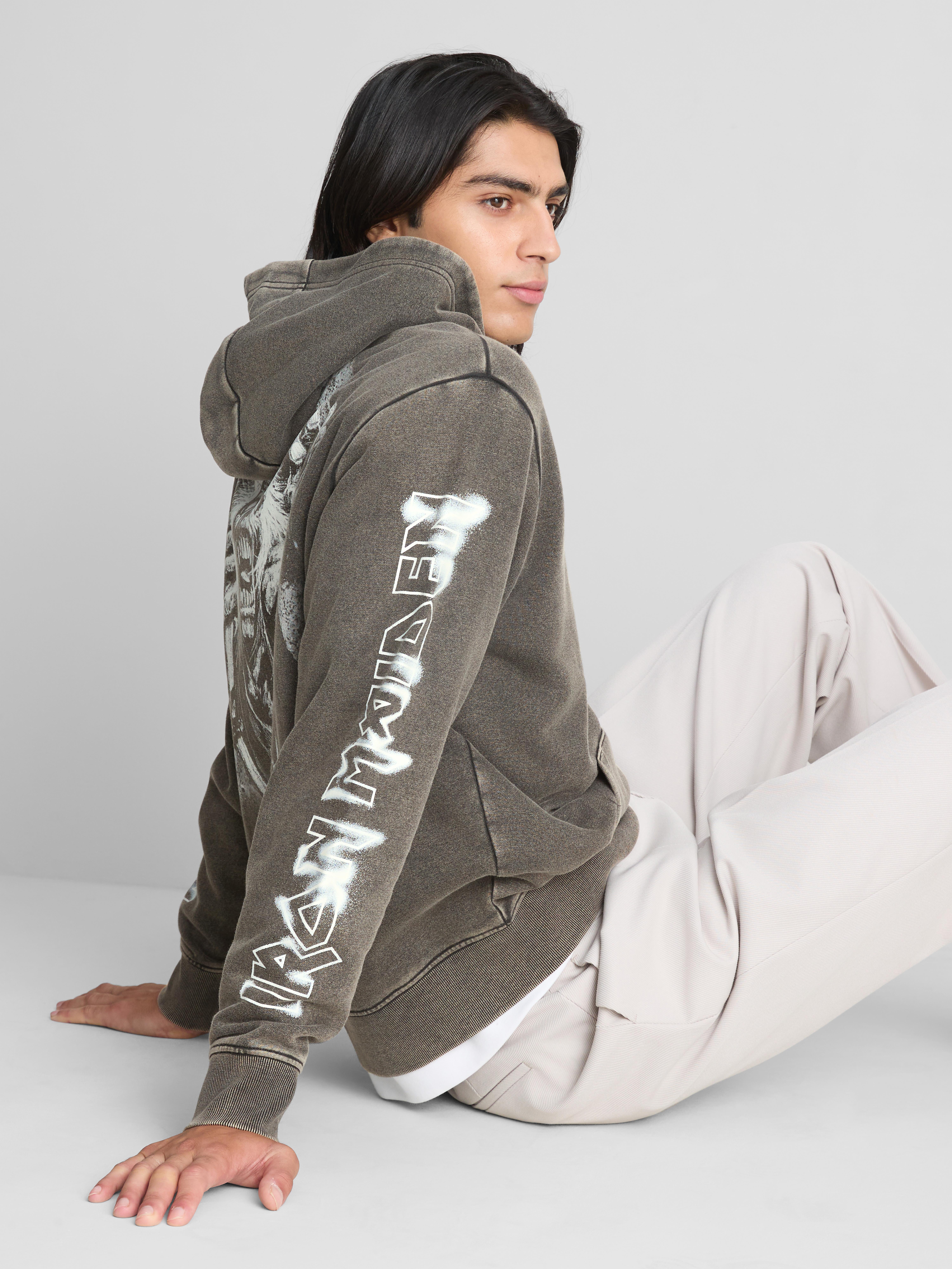 Sweat à capuche et motif Iron Maiden