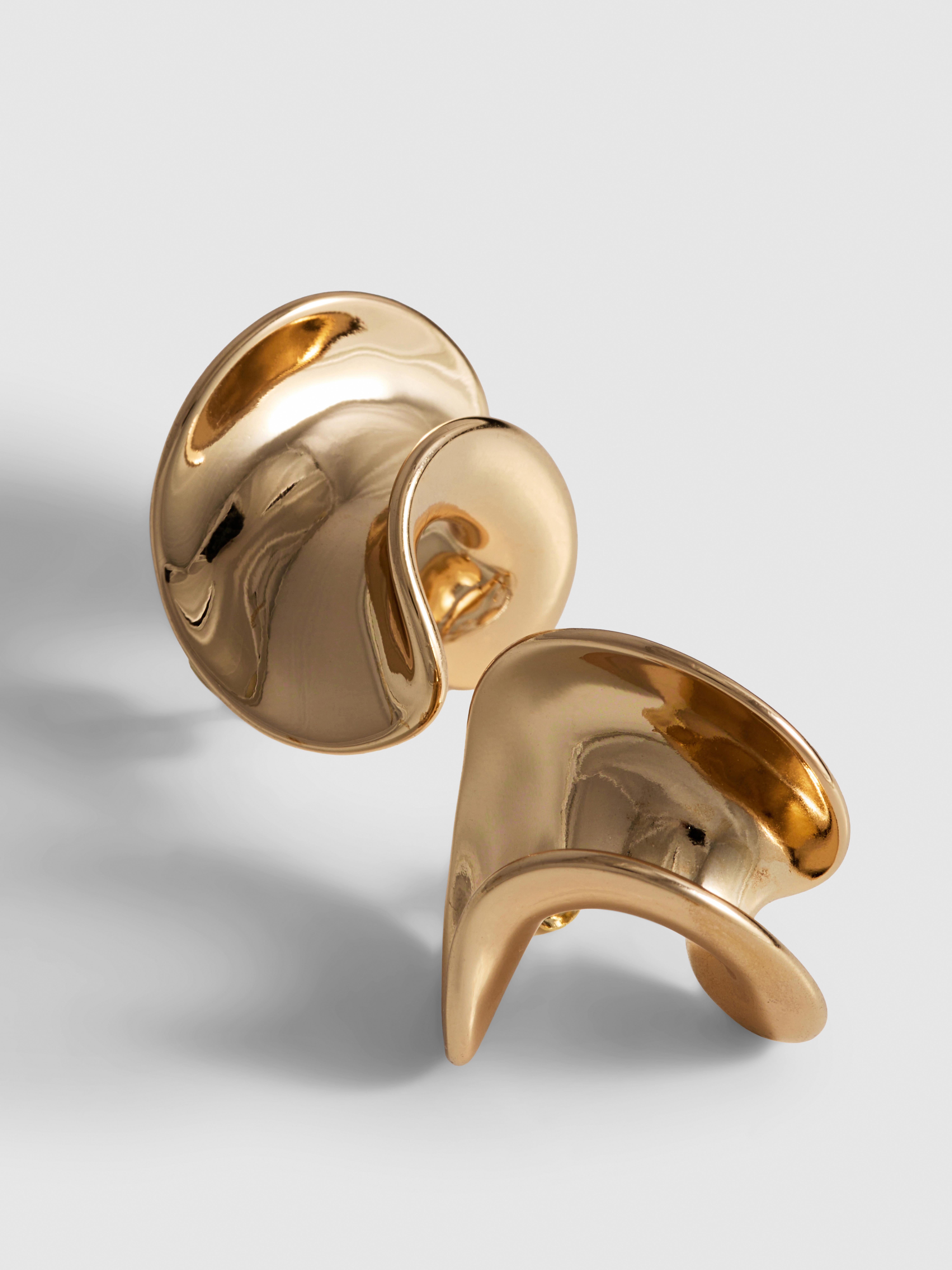 Pendientes ondulados de diseño escultórico