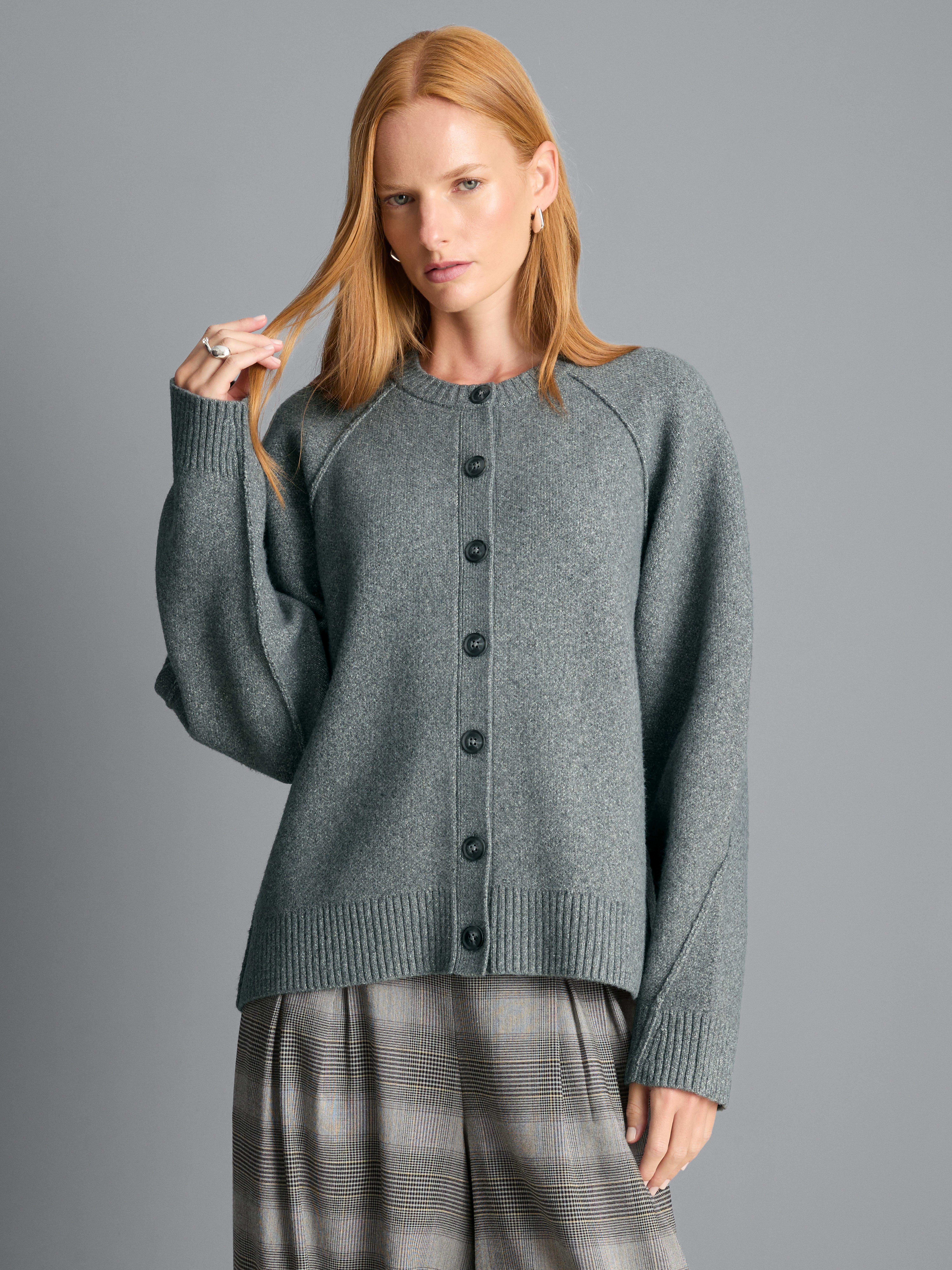 Lässiger Cardigan mit Ziernähten