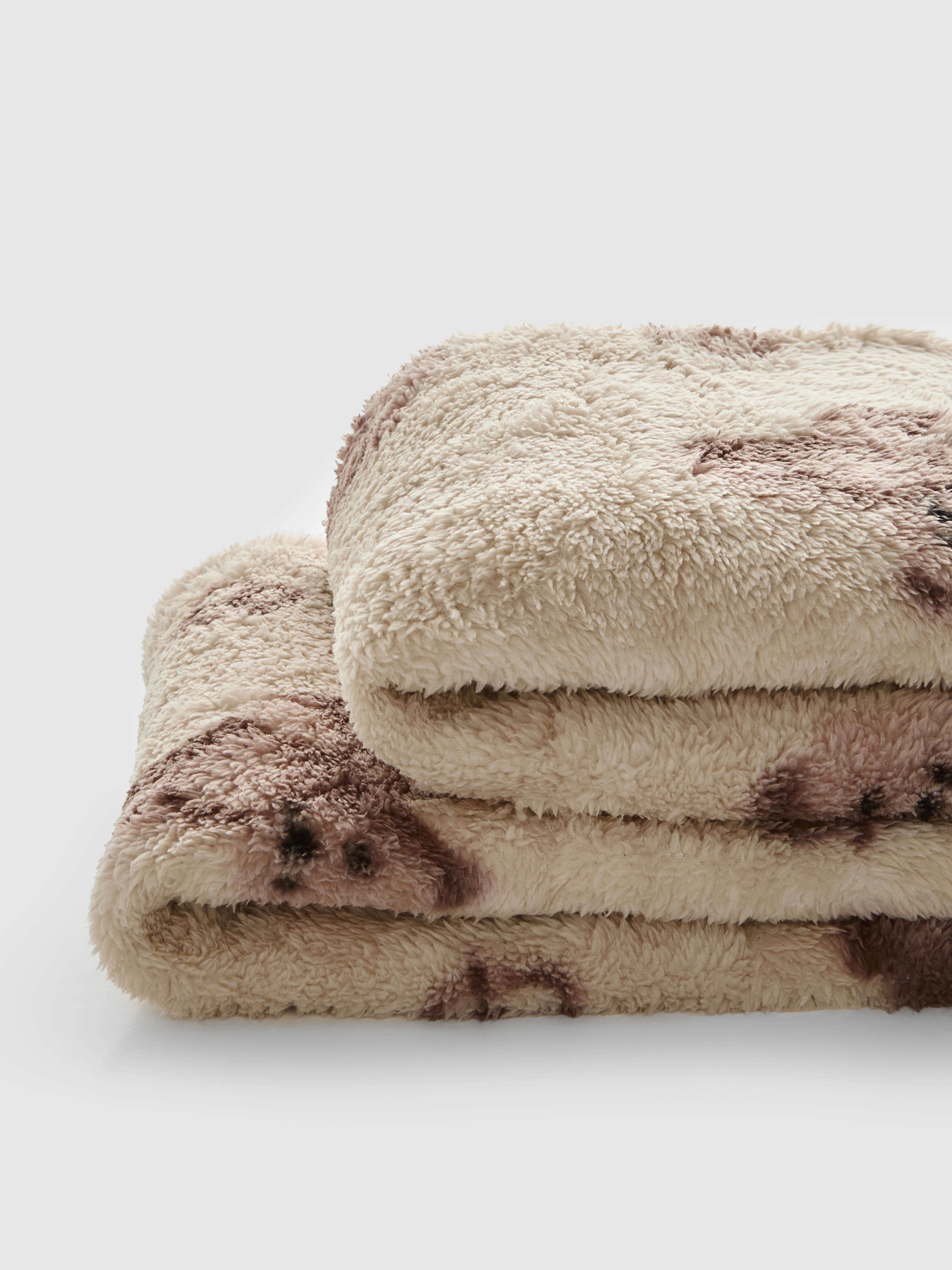 Couverture à motifs ours et bretzels