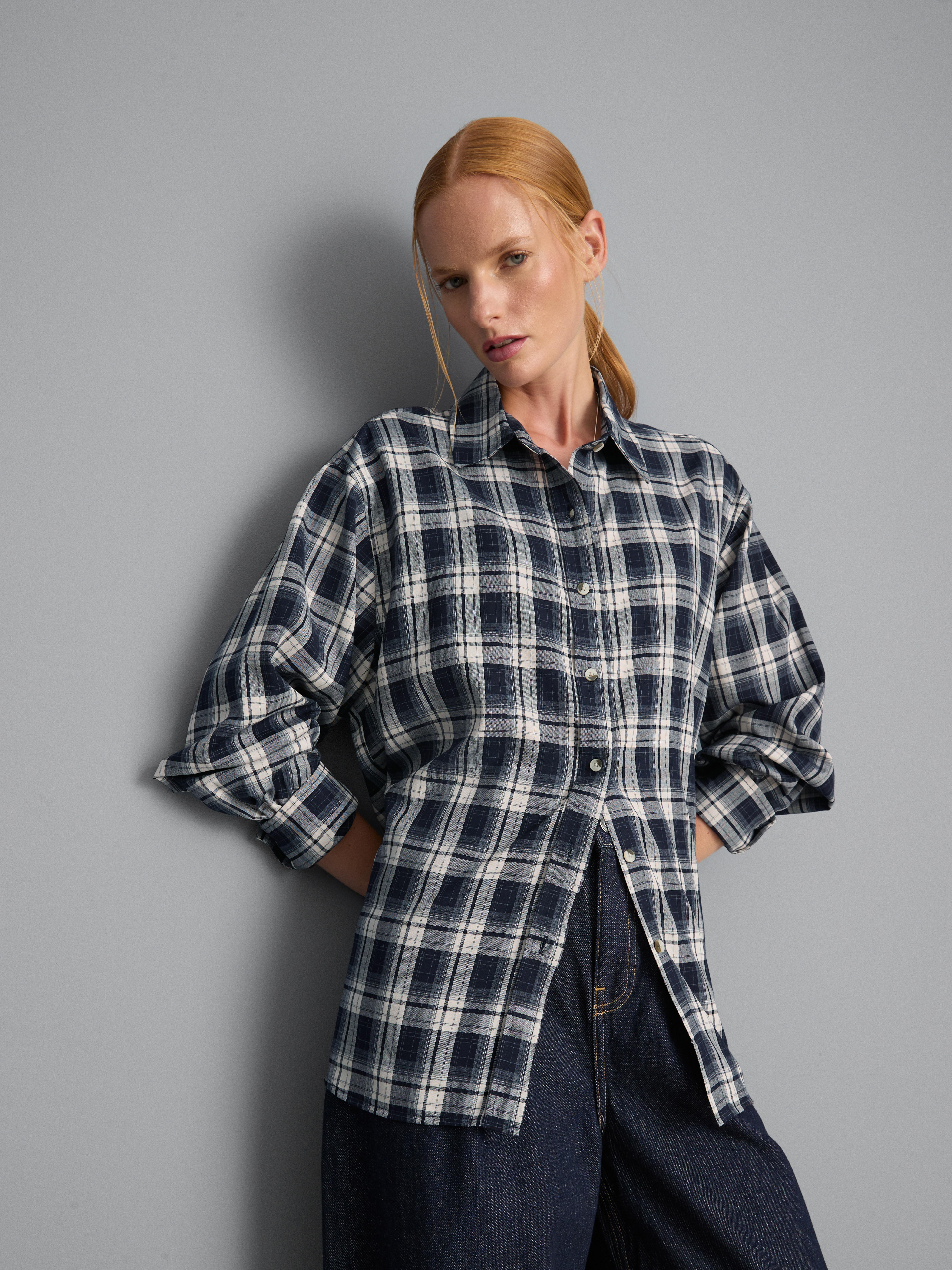 Chemise à carreaux et manches longues