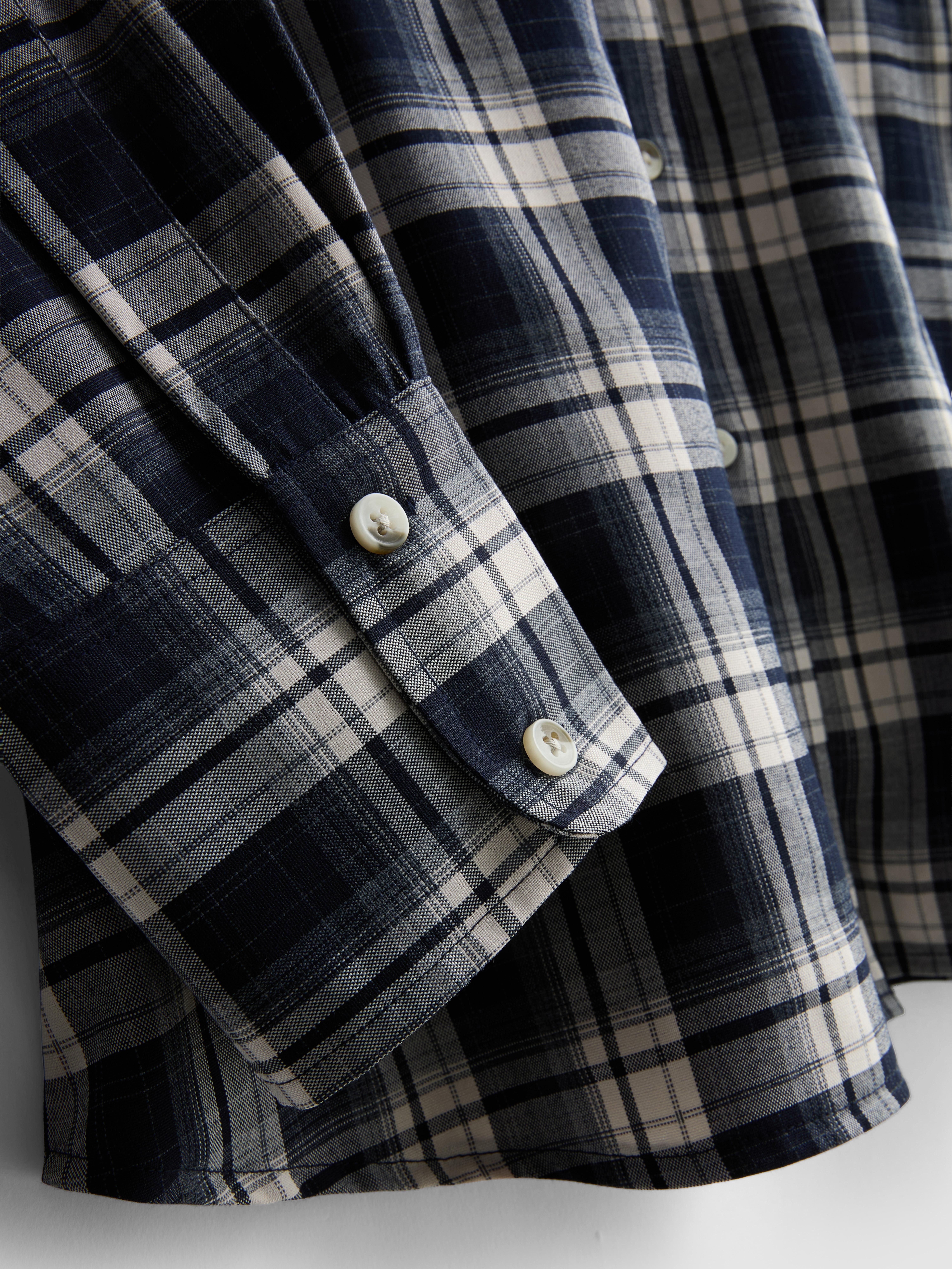 Chemise à carreaux et manches longues