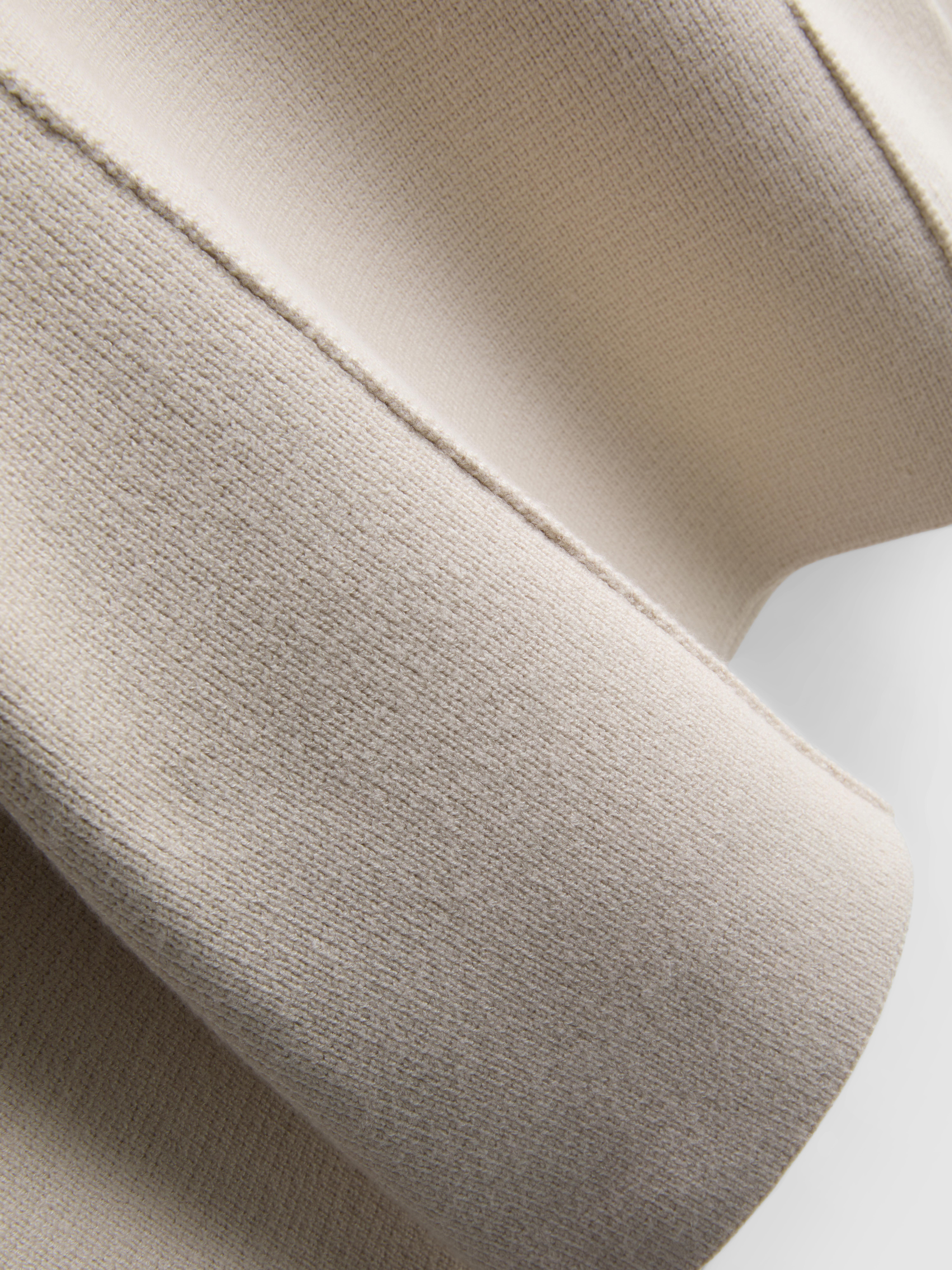 Pull en maille à coutures décoratives