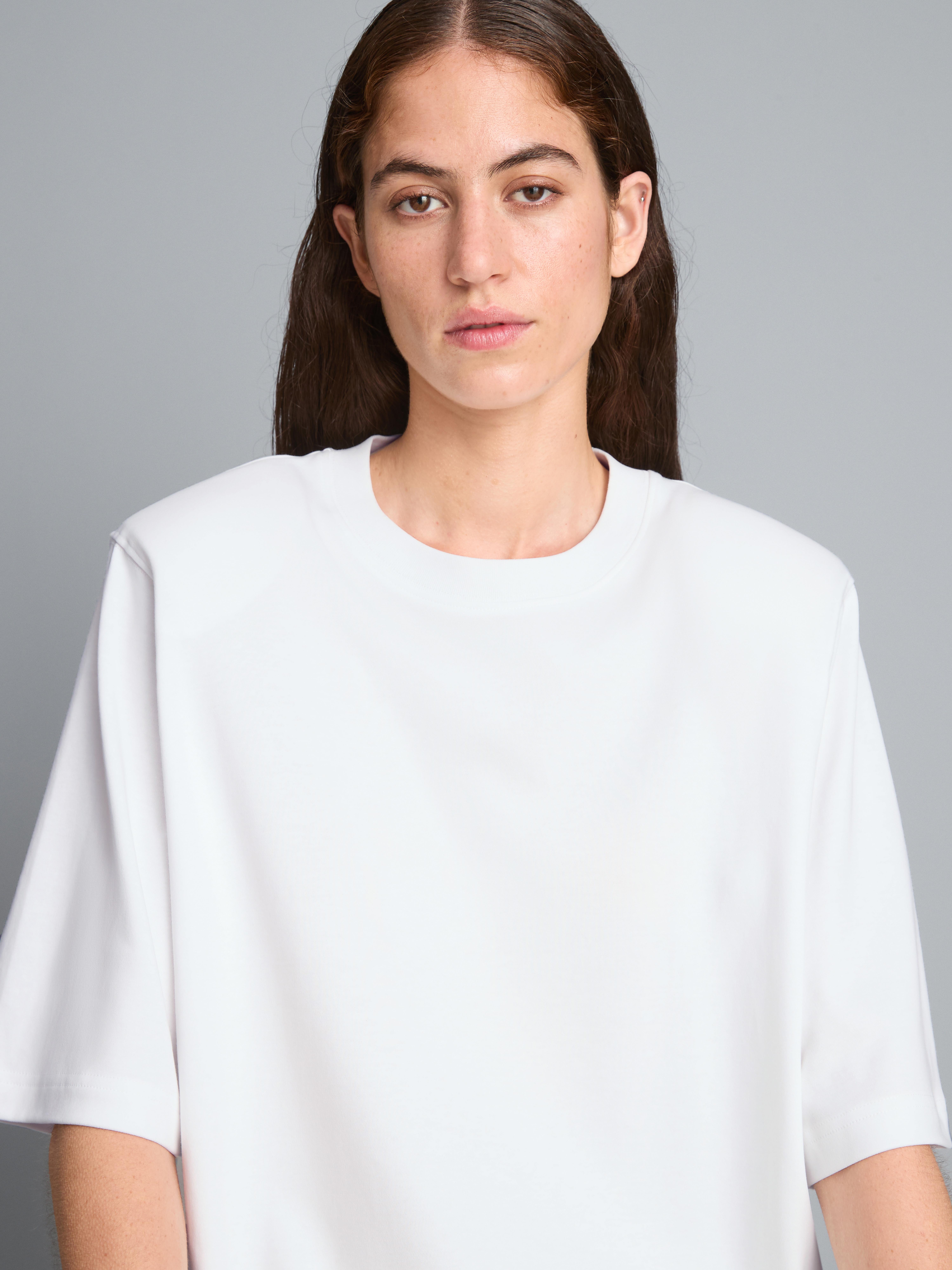 T-Shirt mit Schulterpolstern aus reiner Baumwolle