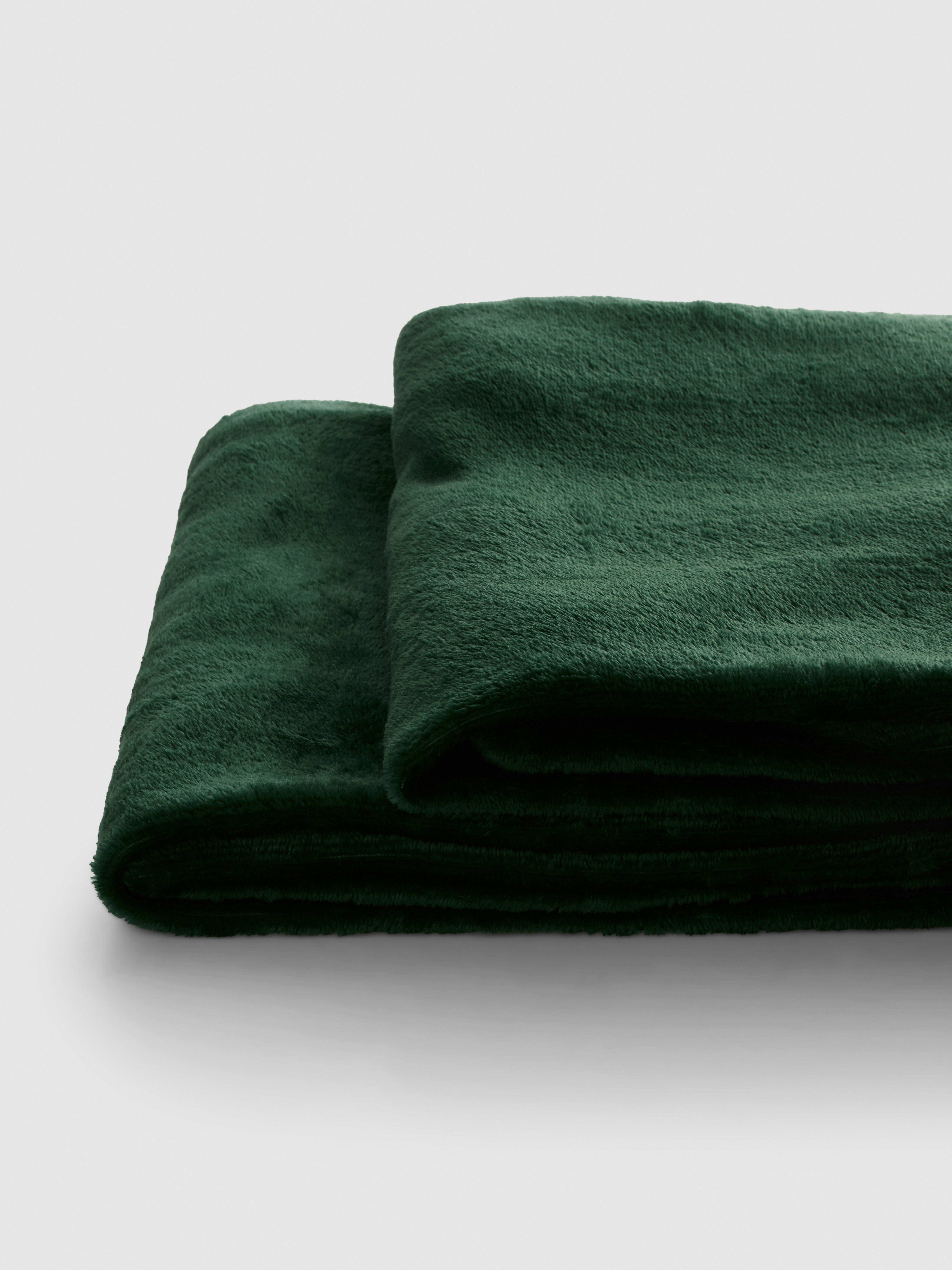 Dark Green Supersoft Fleece Throw | Penneys