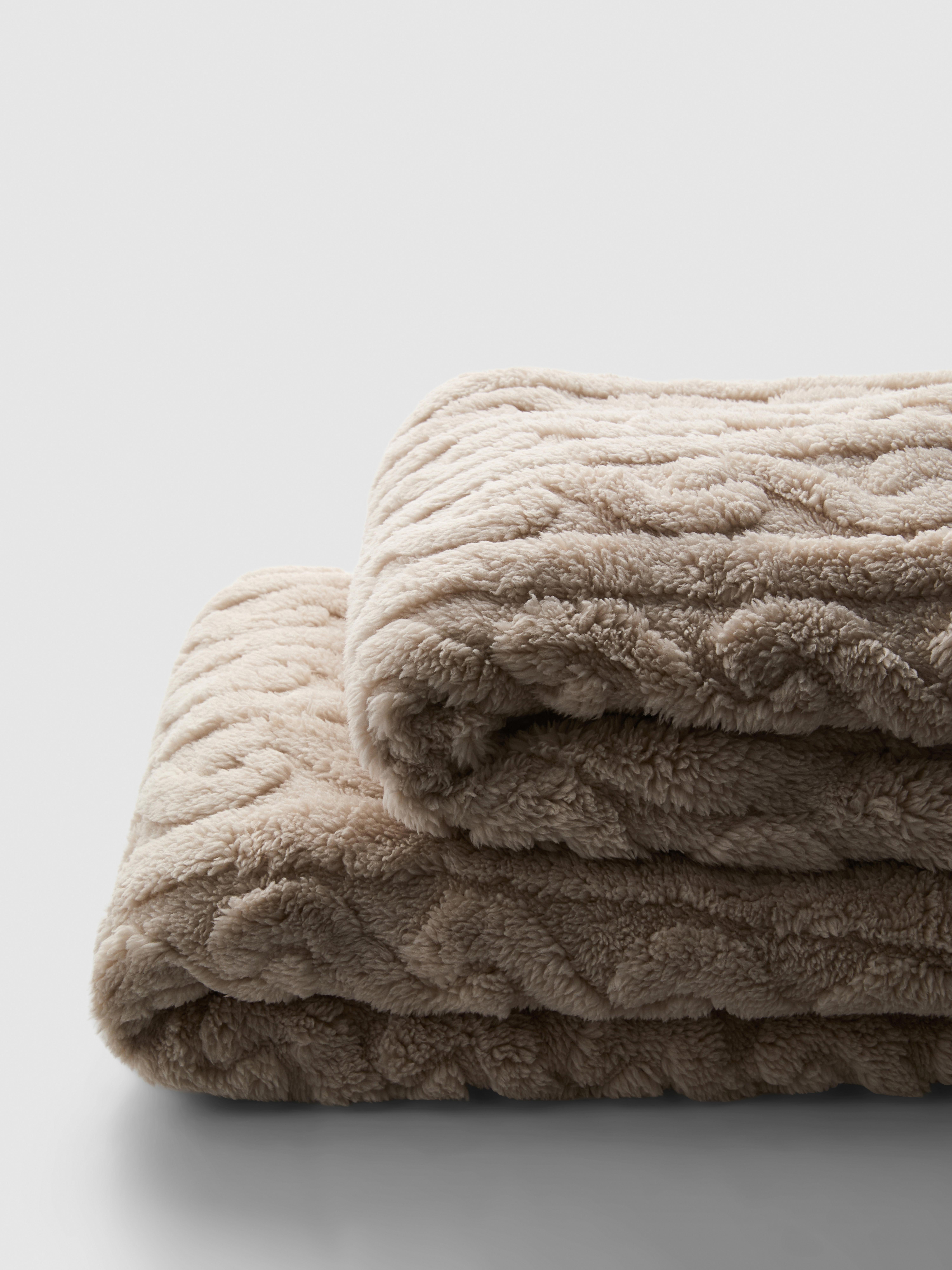 Cable Knit Effect Large Throw