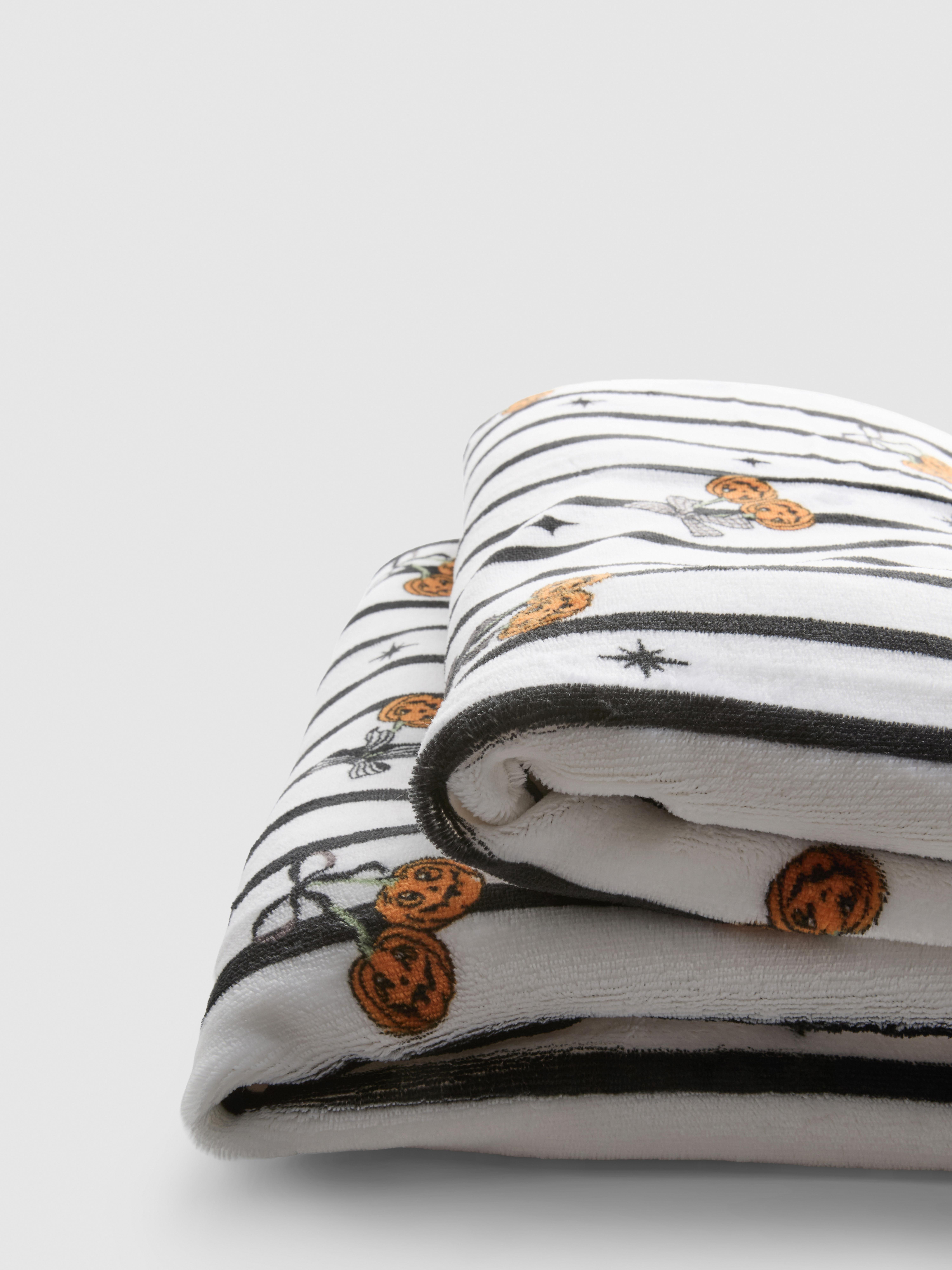 Pumpkin Stripe Throw