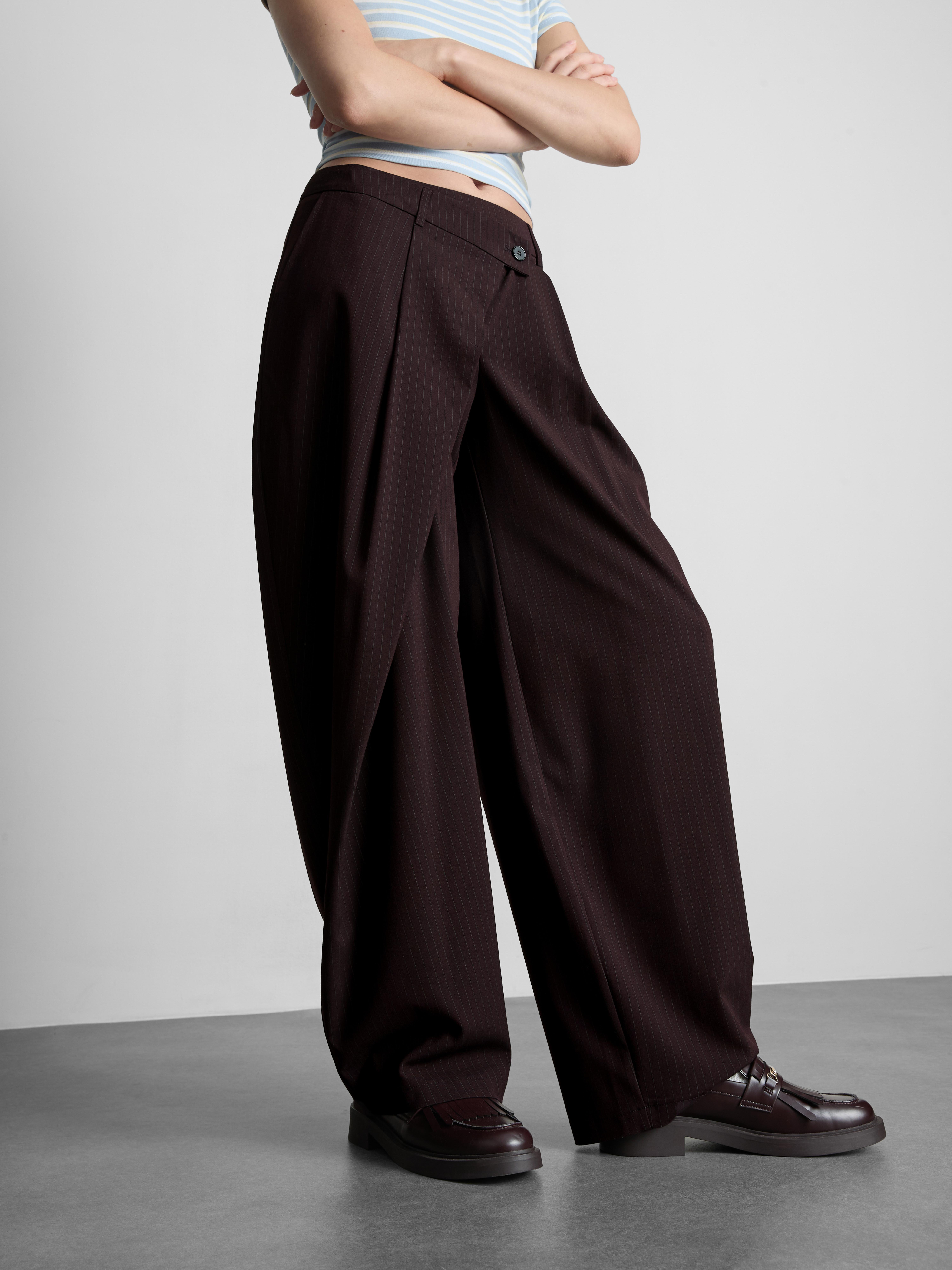 The Primark Scene | Hose mit Nadelstreifen und asymmetrischem Bund