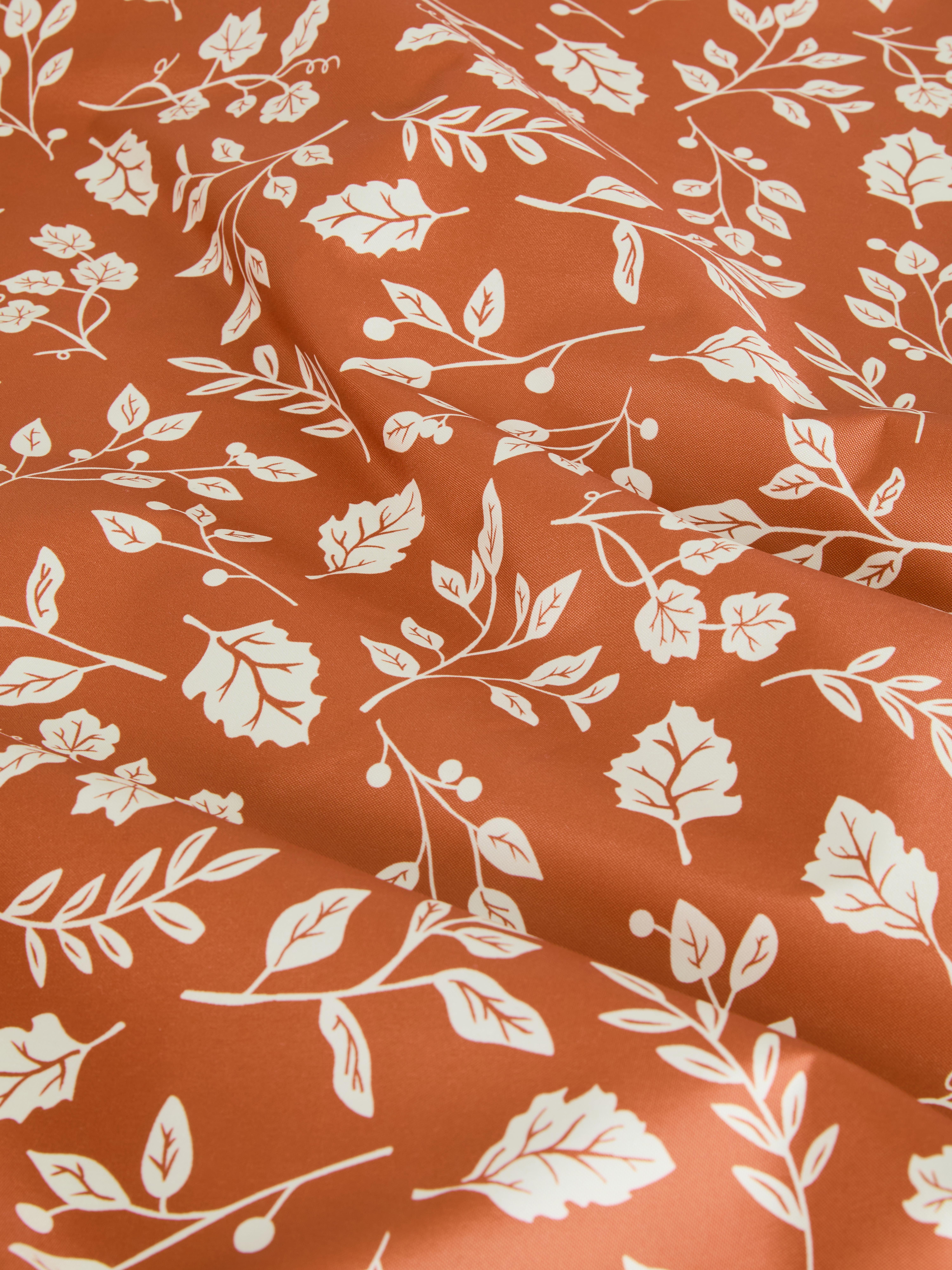 Abwischbare Tischdecke mit Blattmuster