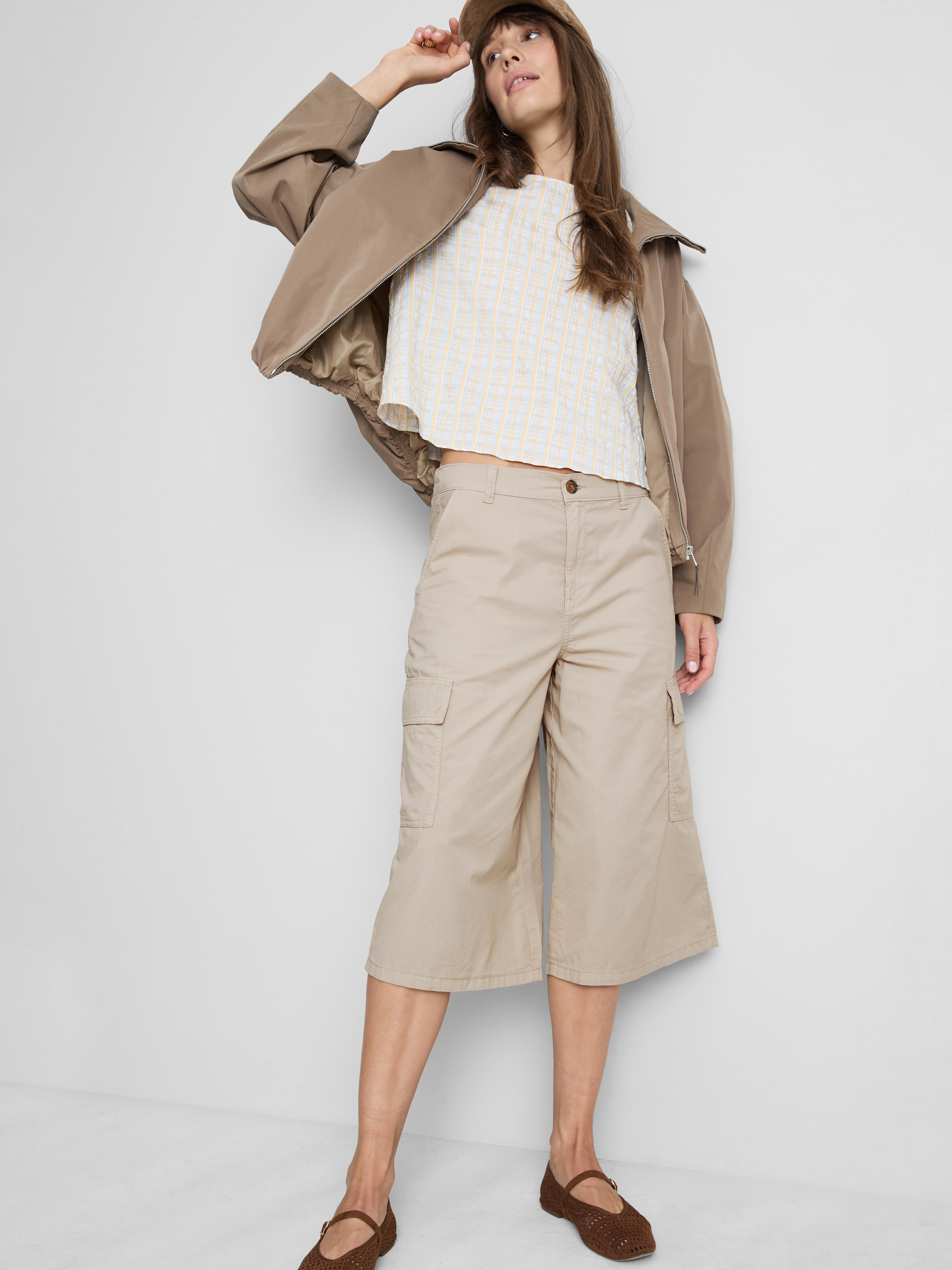 Pantalones cortos cargo de algodón de estilo militar Piedra