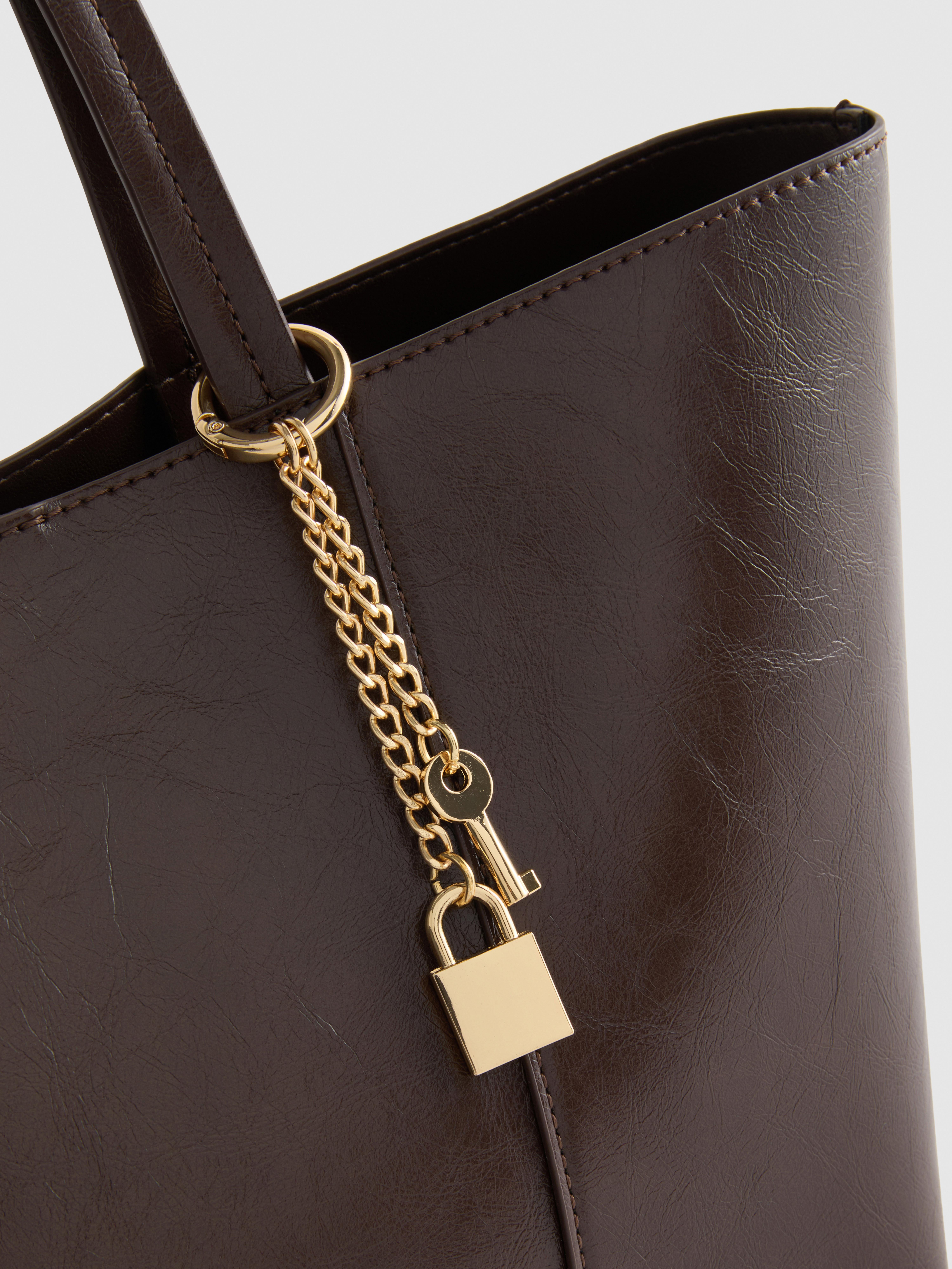 Bolsa tote amuleto cadeado