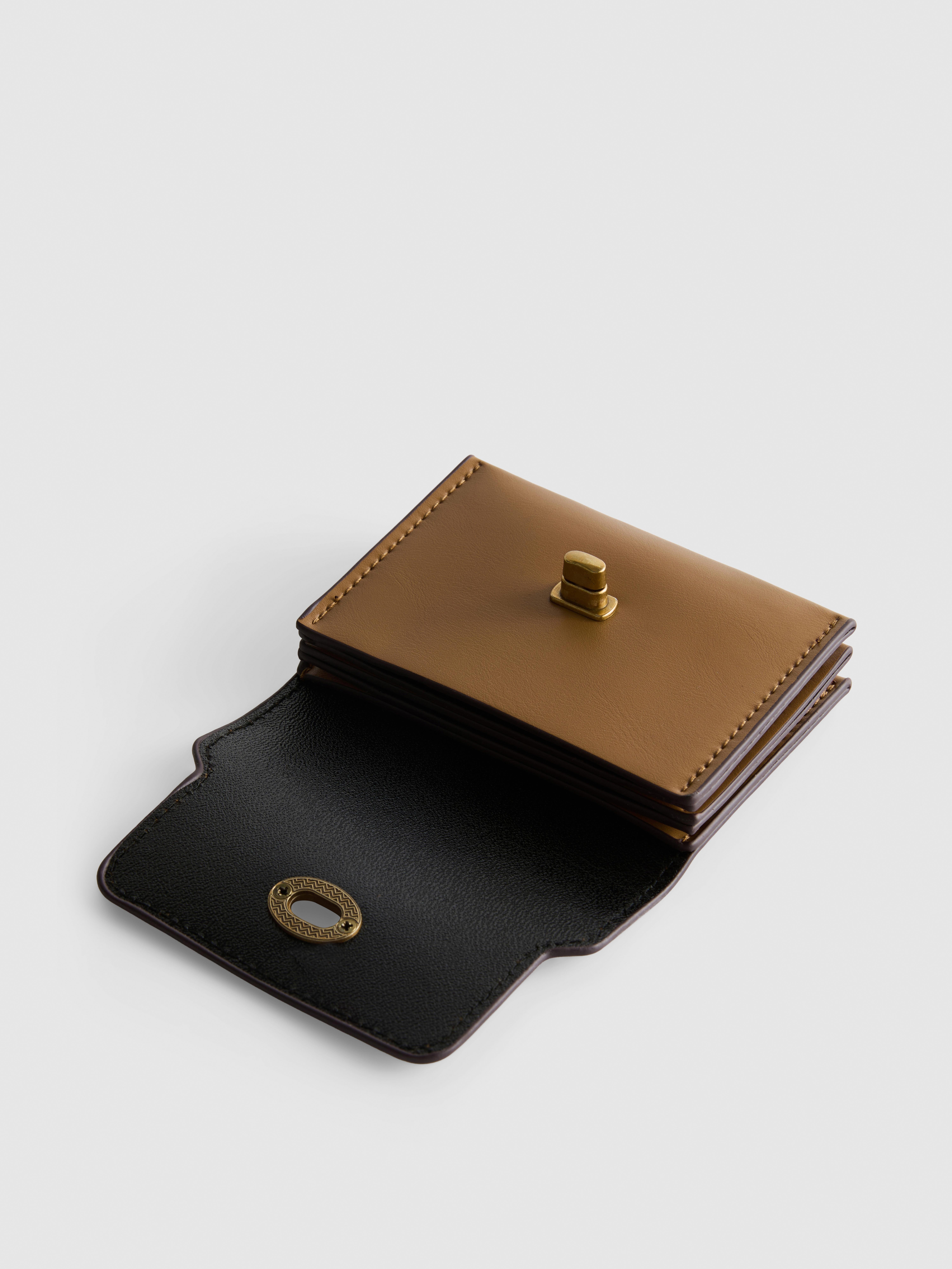 Twist Lock Card Holder