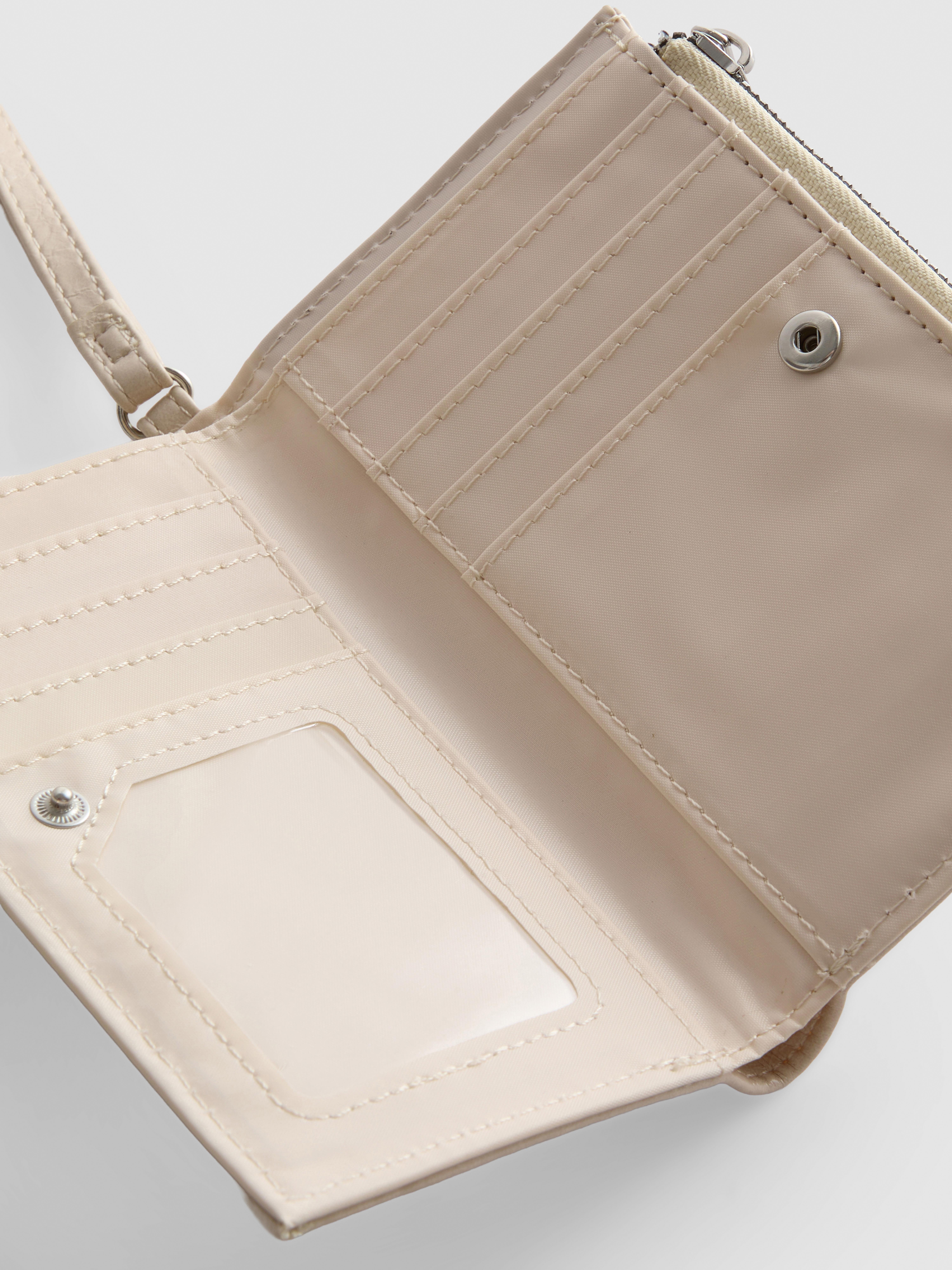 Carteira detalhes tachas