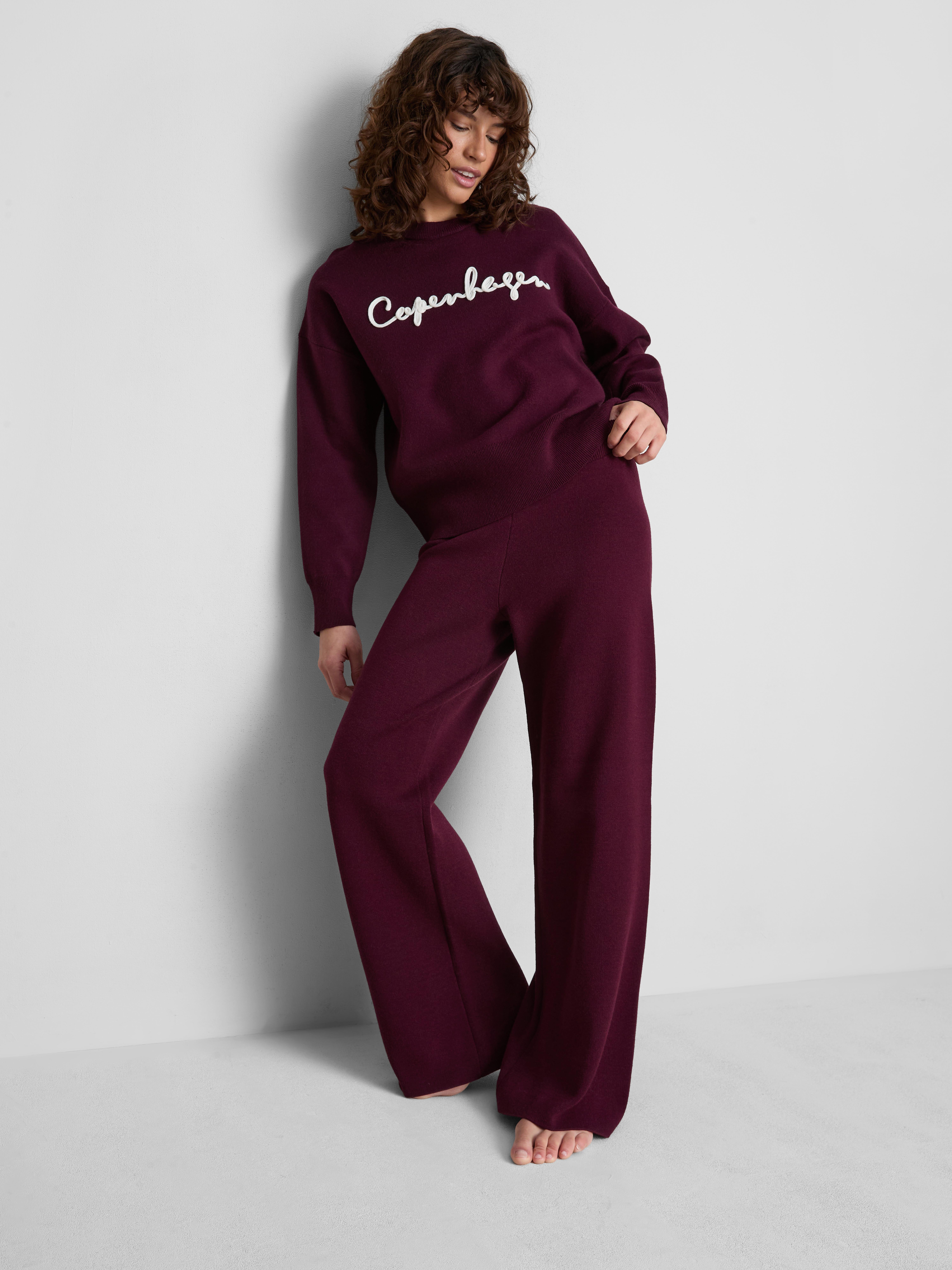 Maglione girocollo con scritta Bordeaux