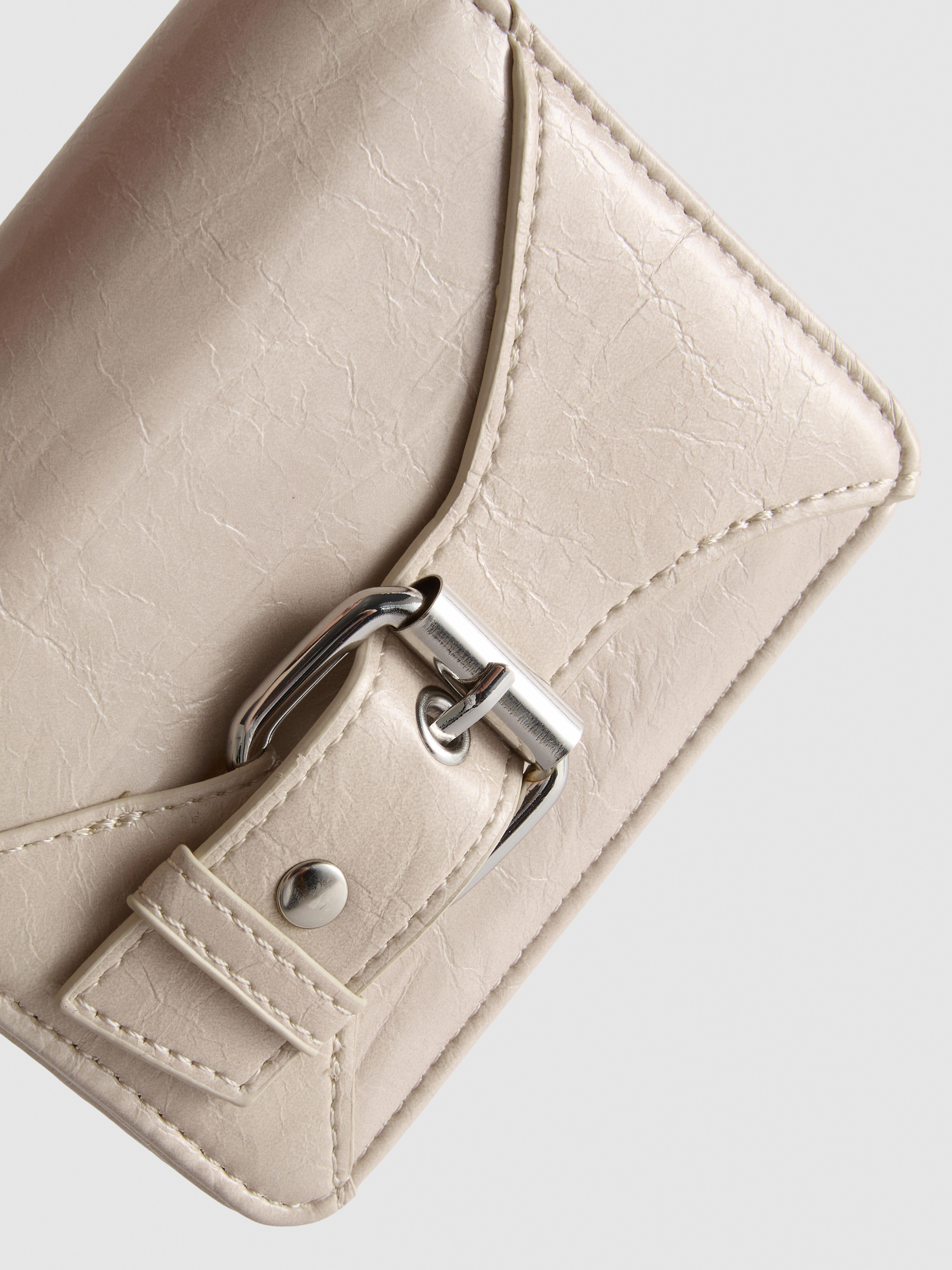 Portemonnee met ketting en gespdetail