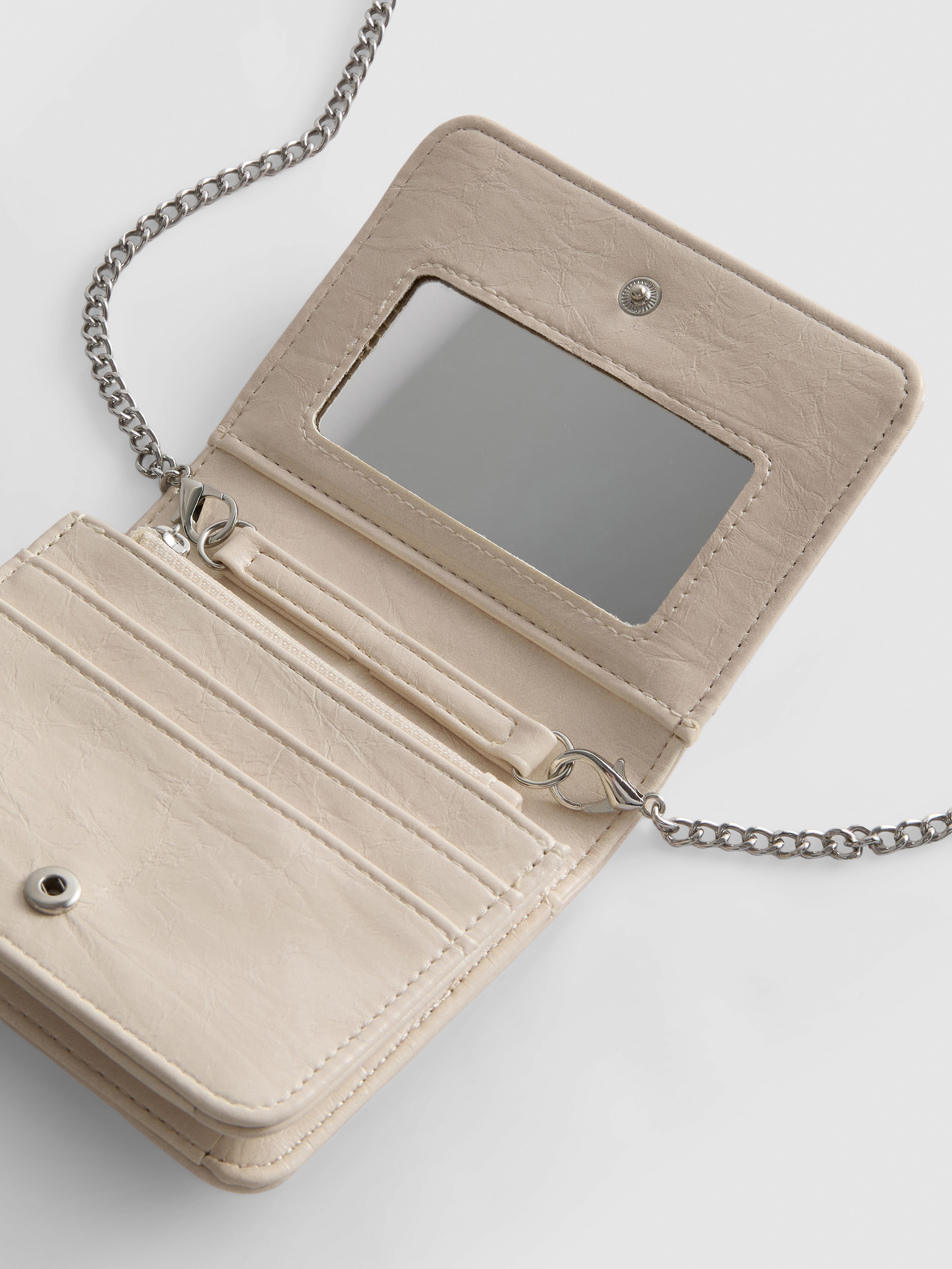 Portemonnee met ketting en gespdetail