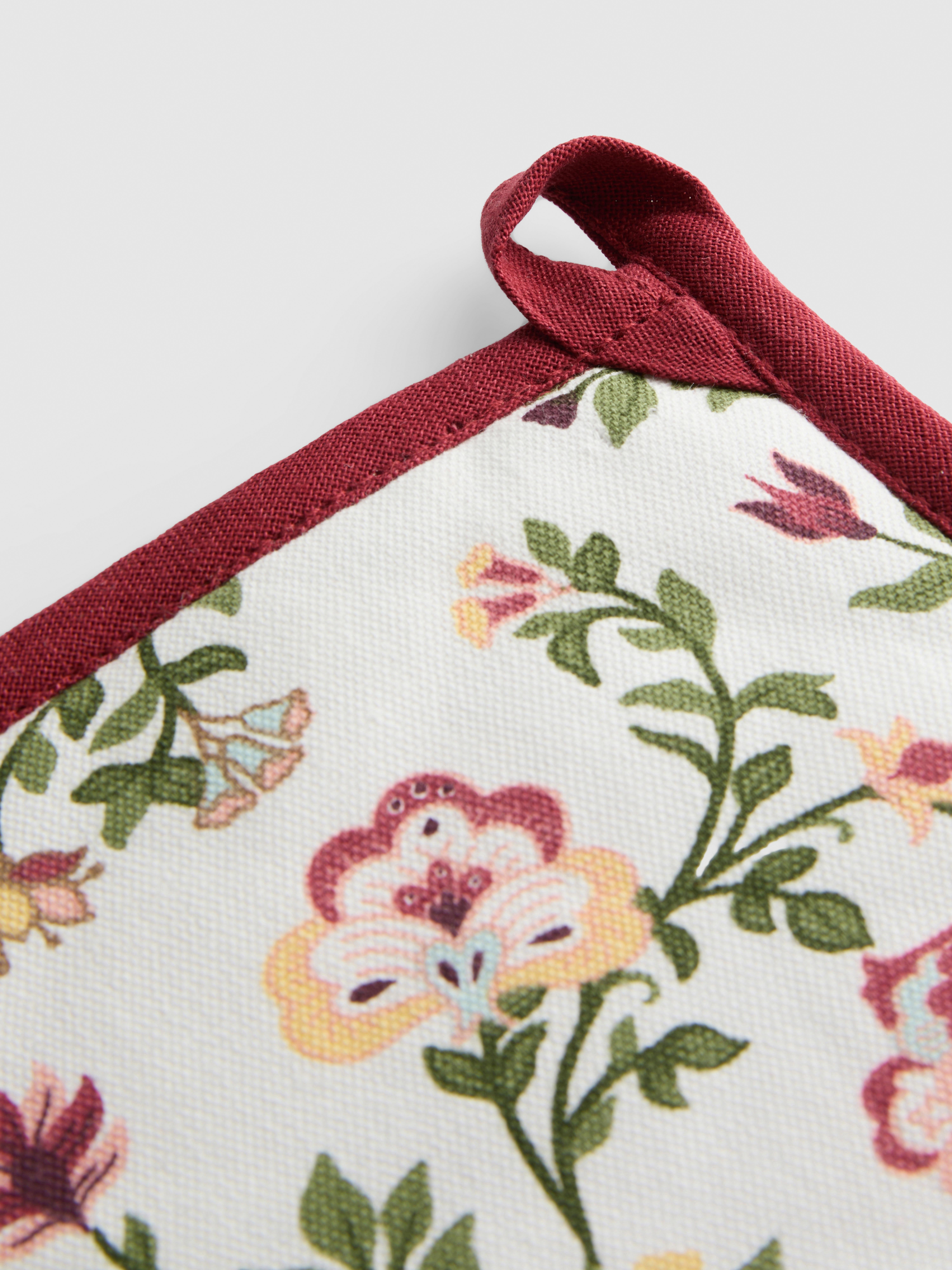 Topflappen mit Blumenmuster