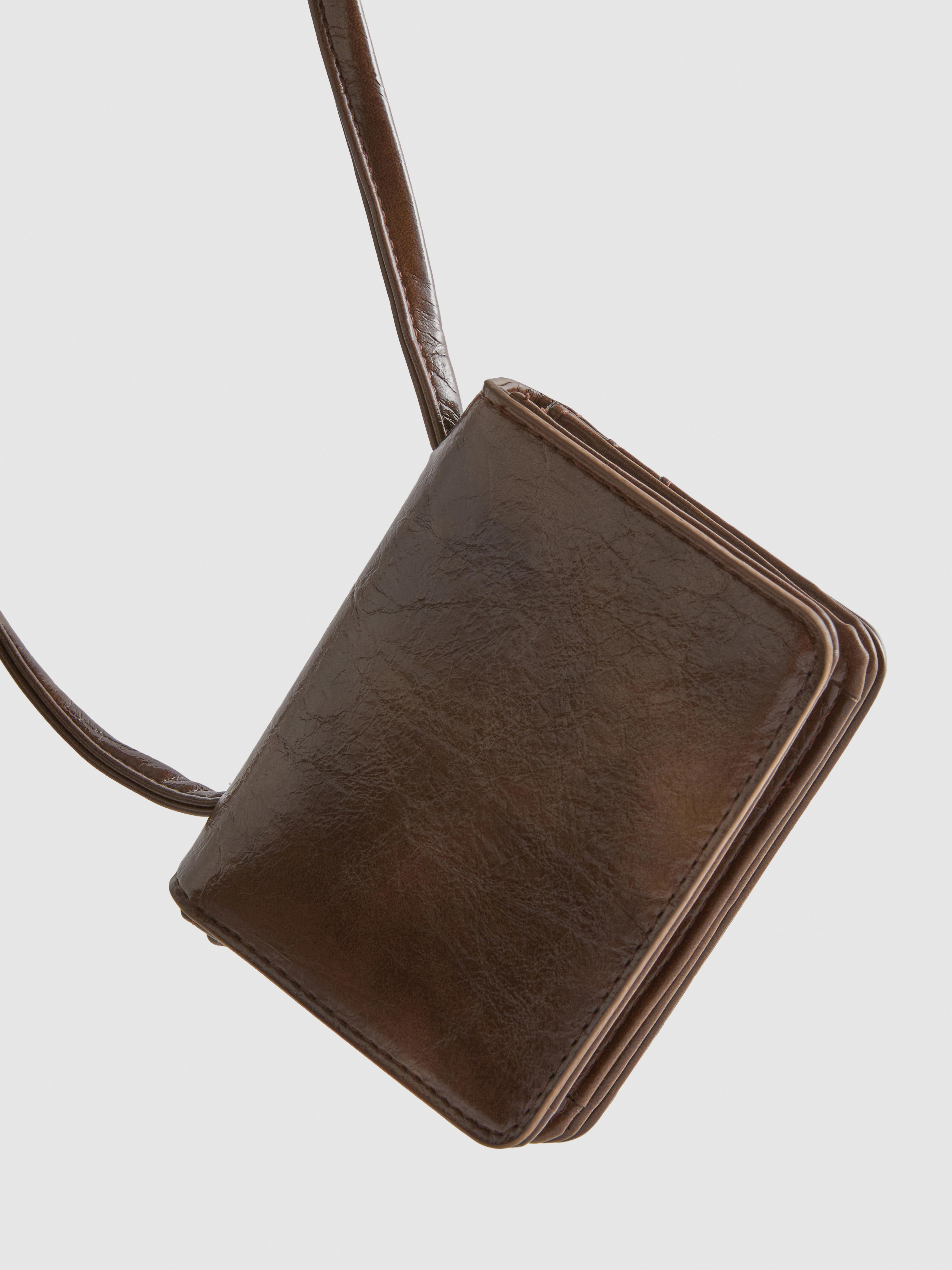 Sac à bandoulière clouté