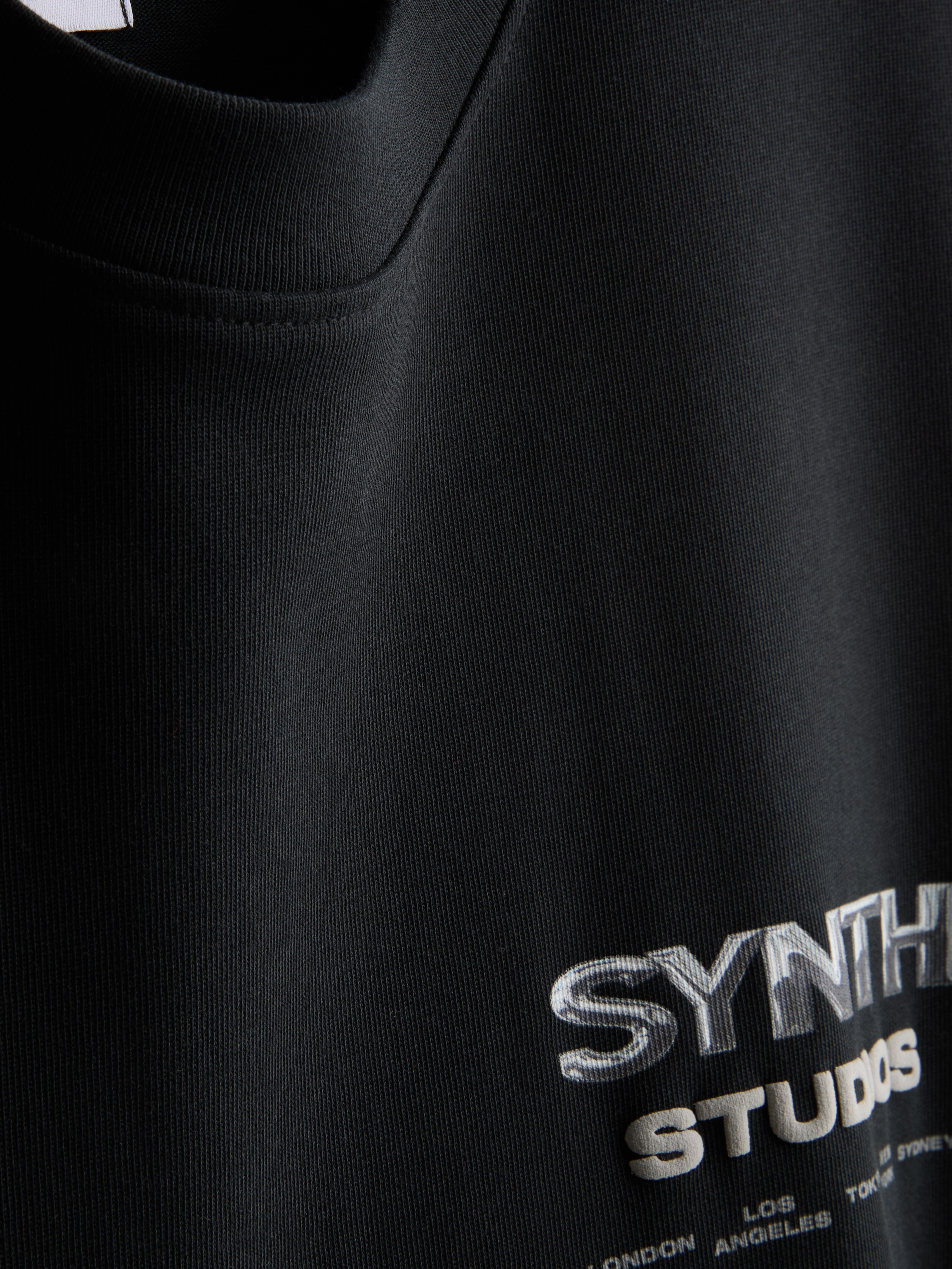Majica z grafiko Synth Studios