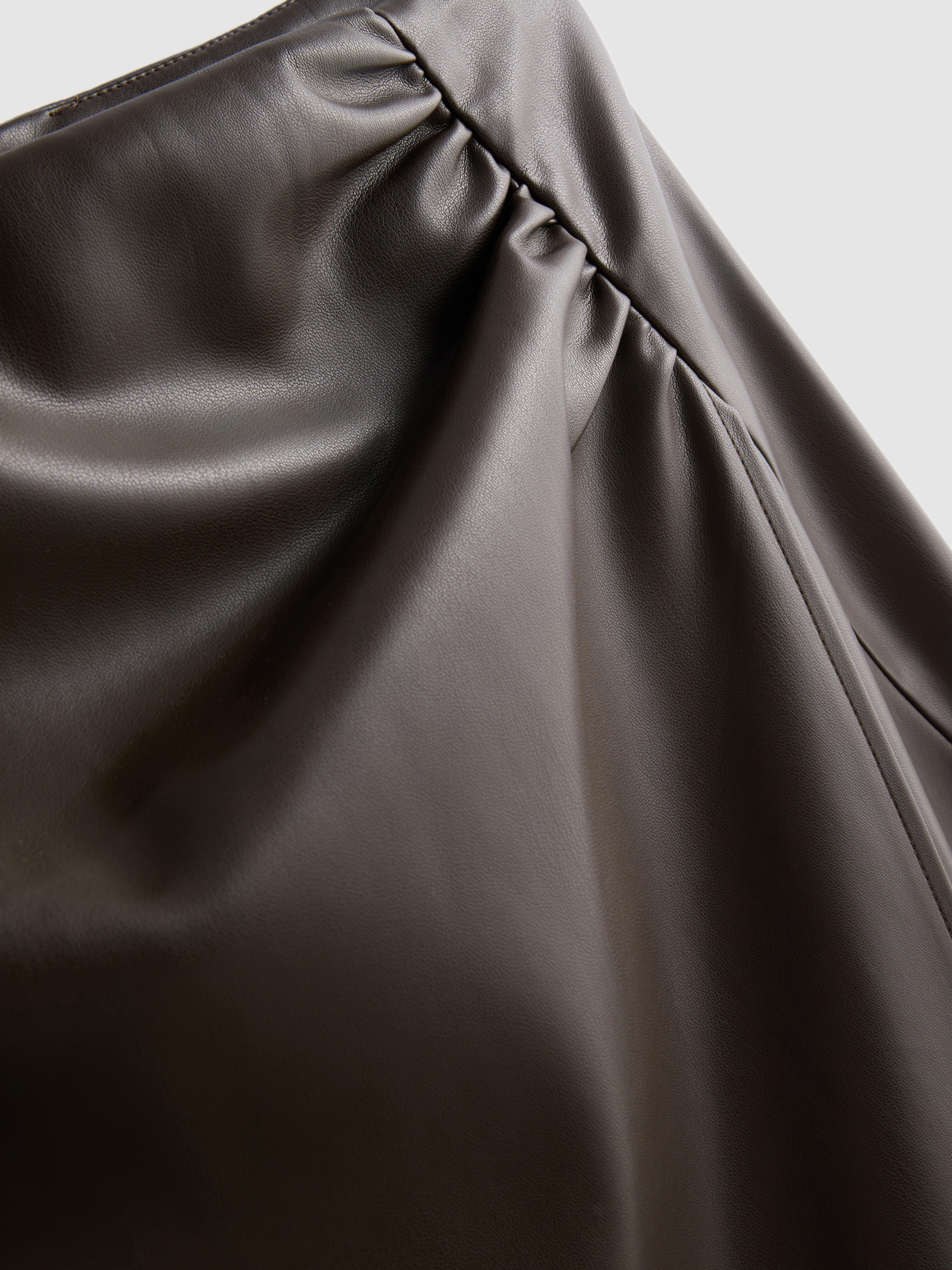 Jupe portefeuille mi-longue en simili cuir By Coleen