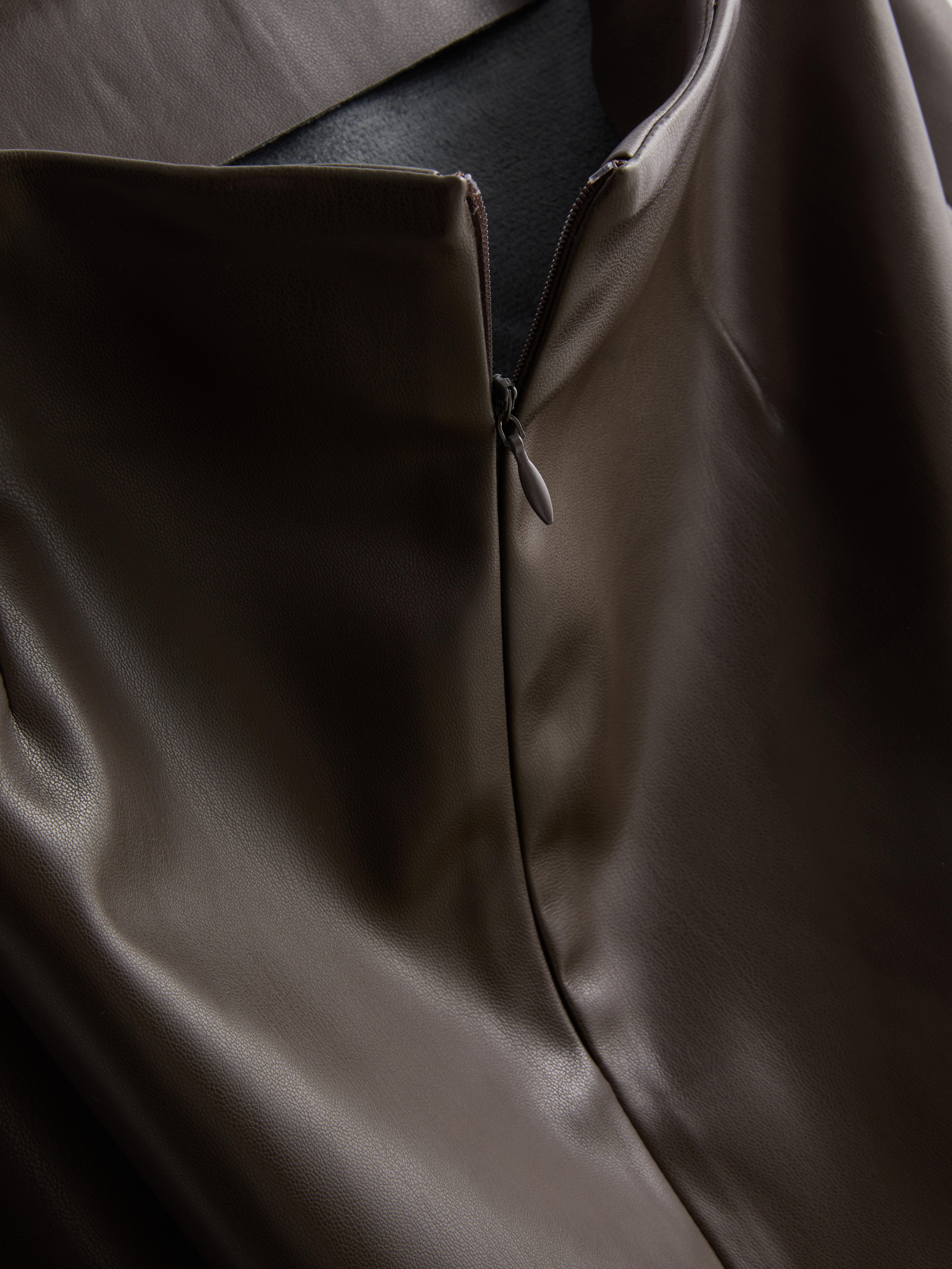 Jupe portefeuille mi-longue en simili cuir By Coleen