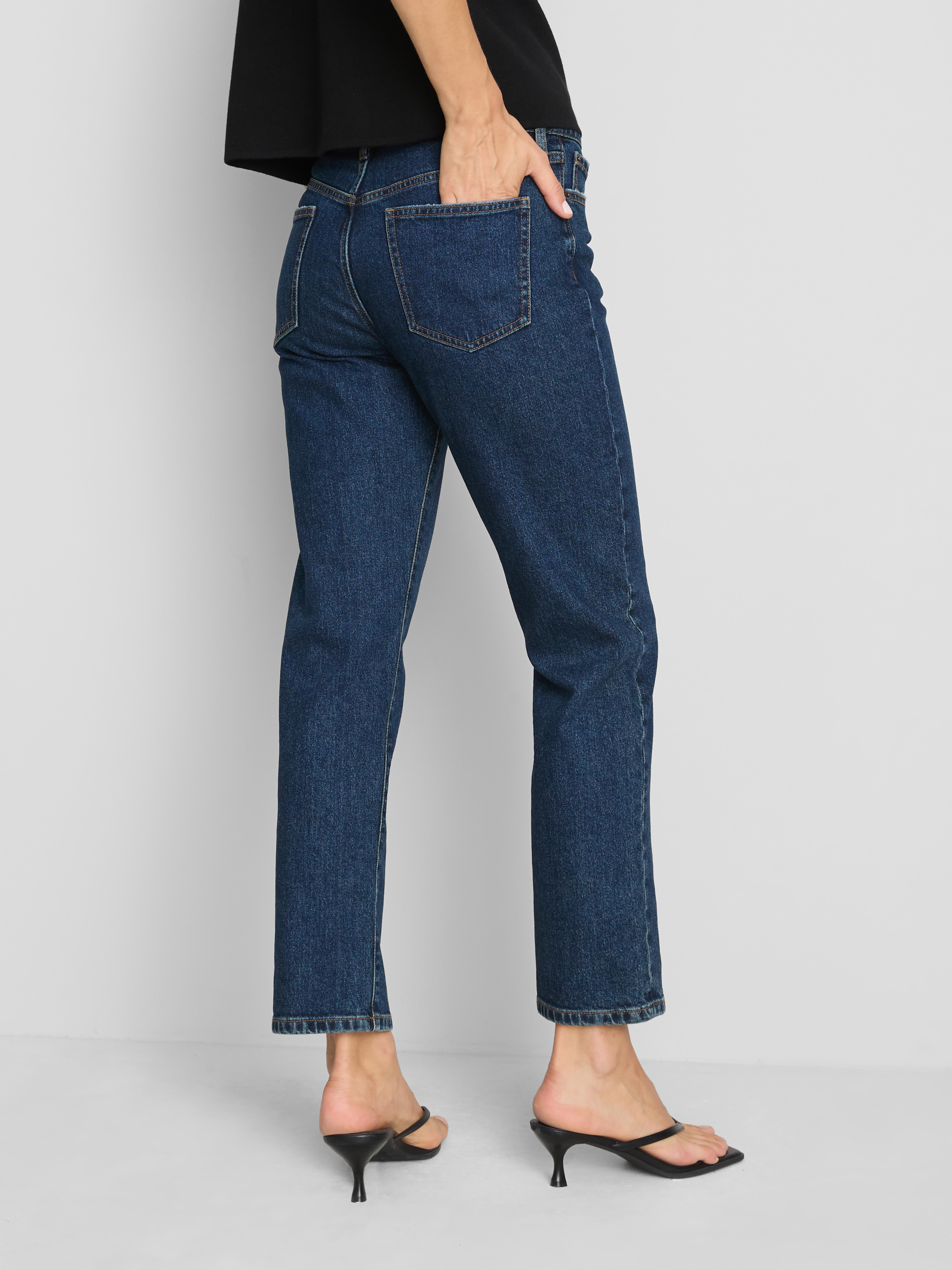 Jeans slim a gamba dritta