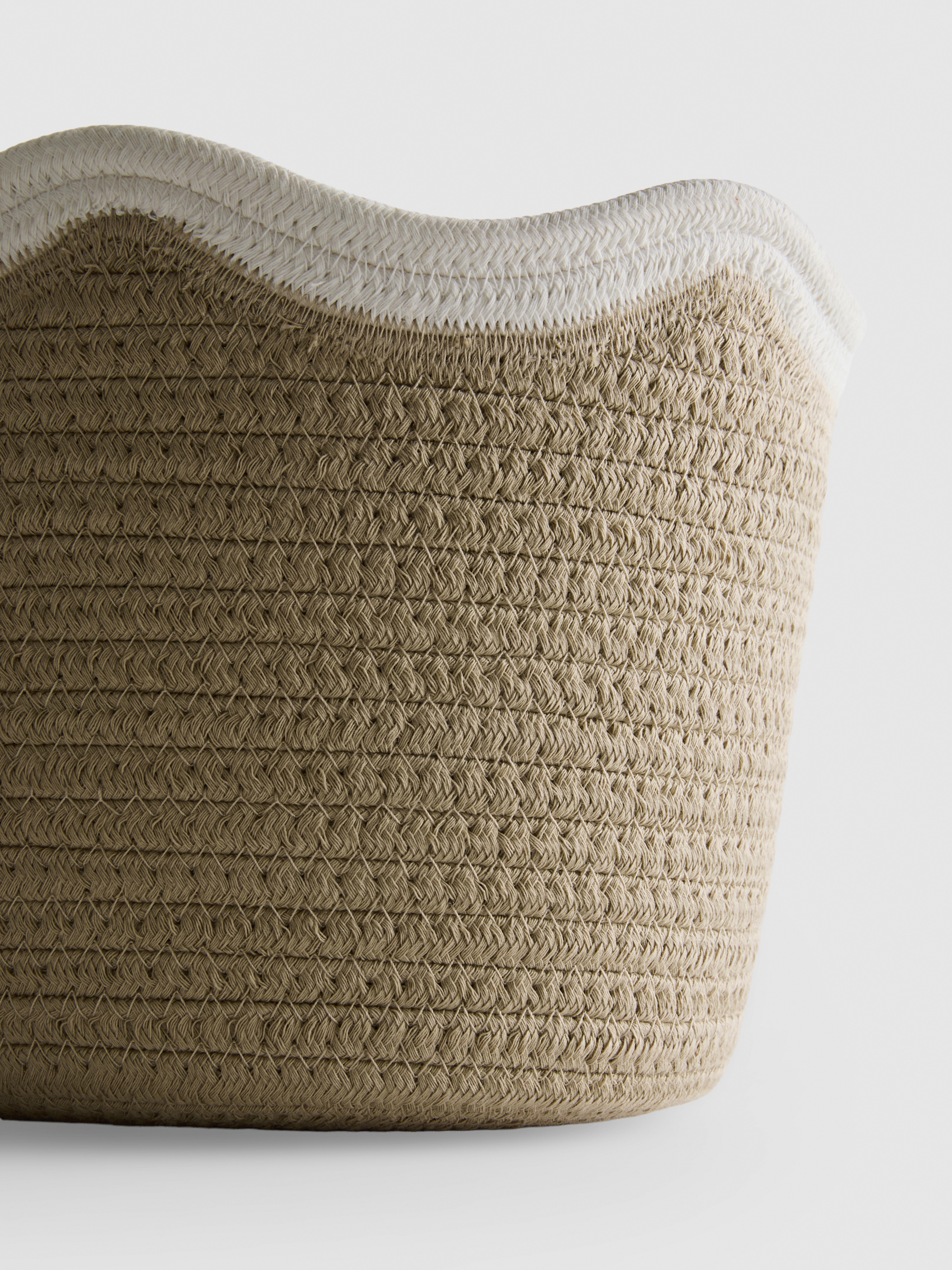 Panier de rangement festonné