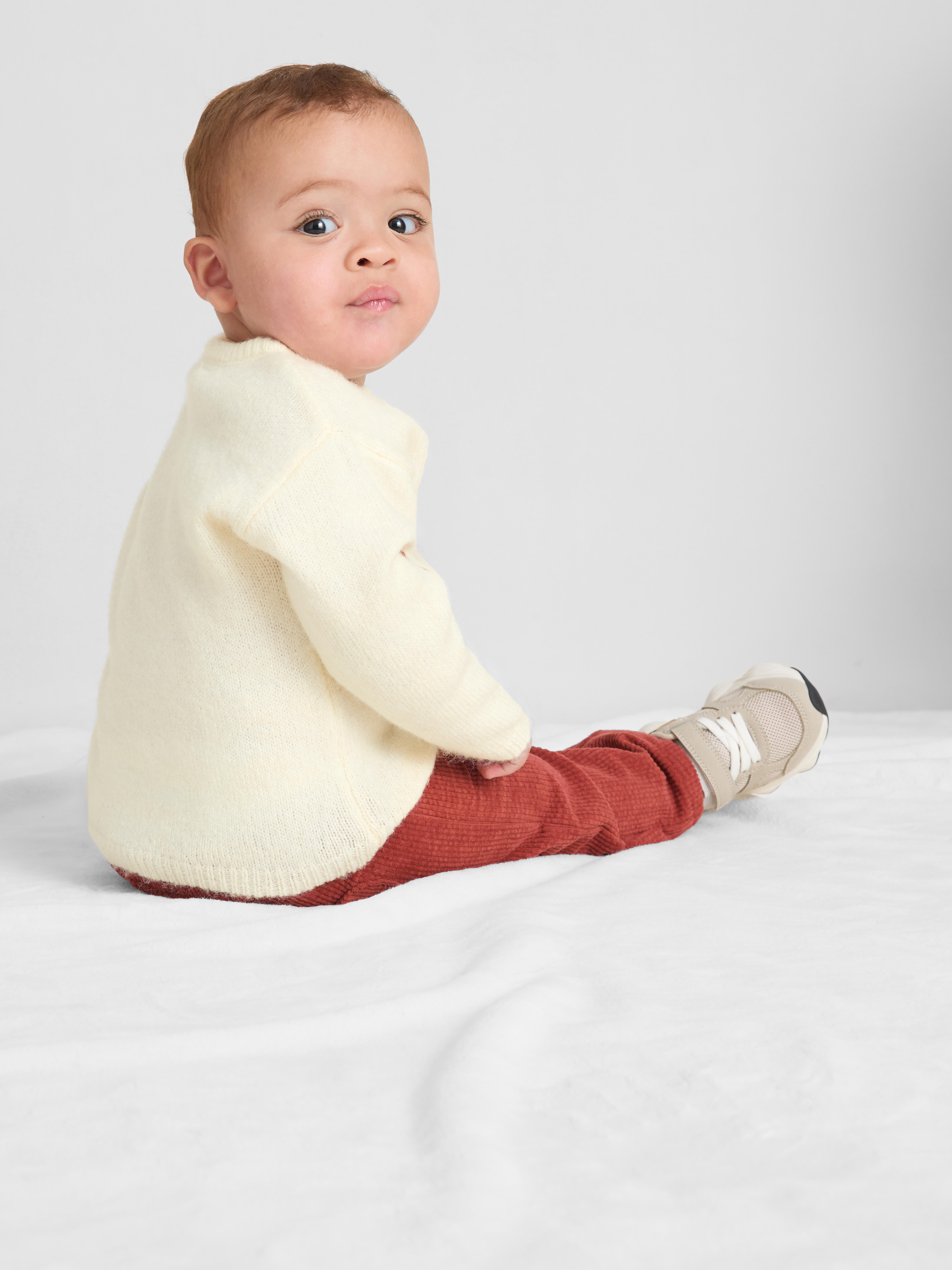 0-18mths | Embroidered Sweater and Pants Newborn Set