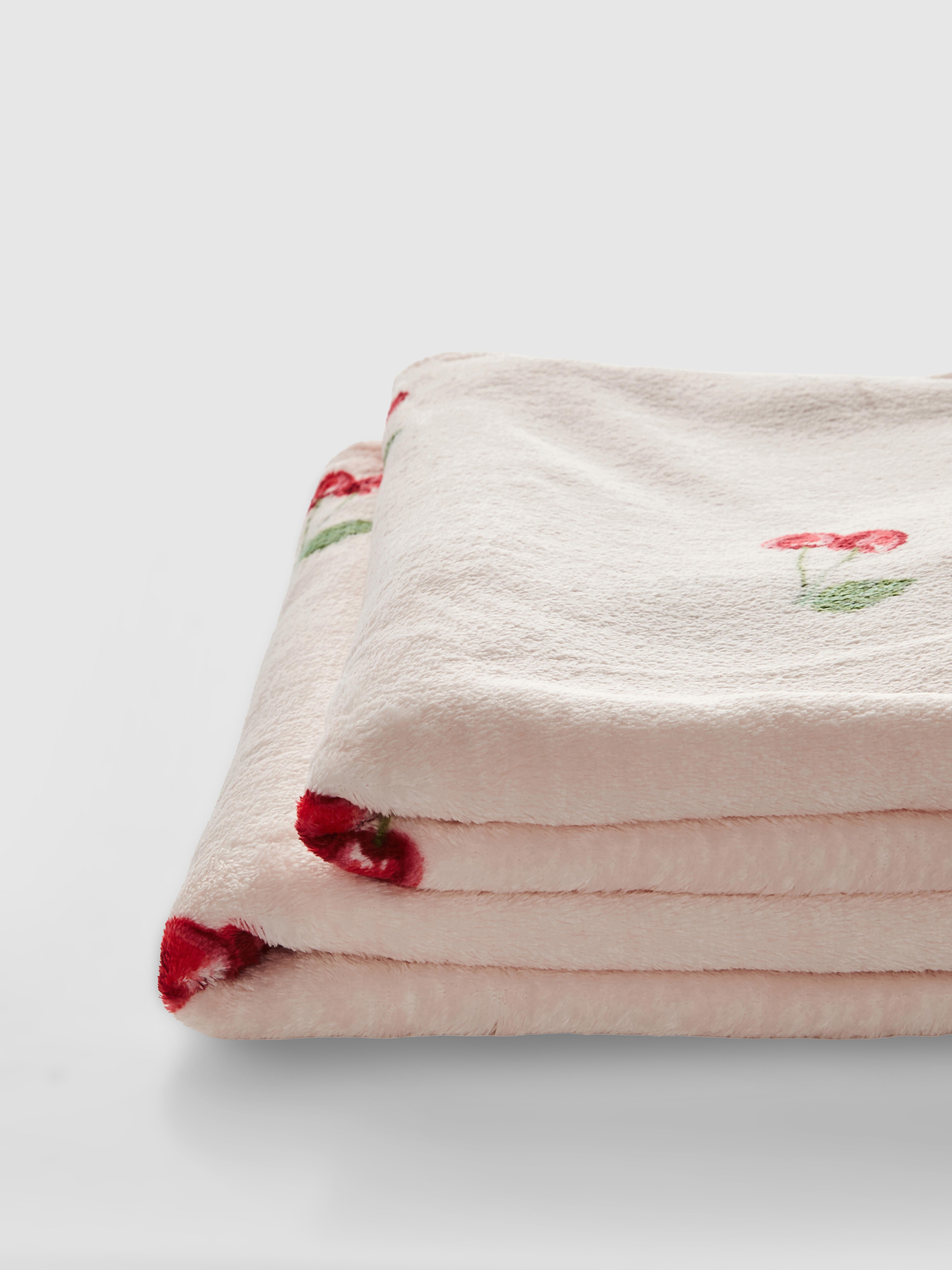 Supersoft Cherry Throw