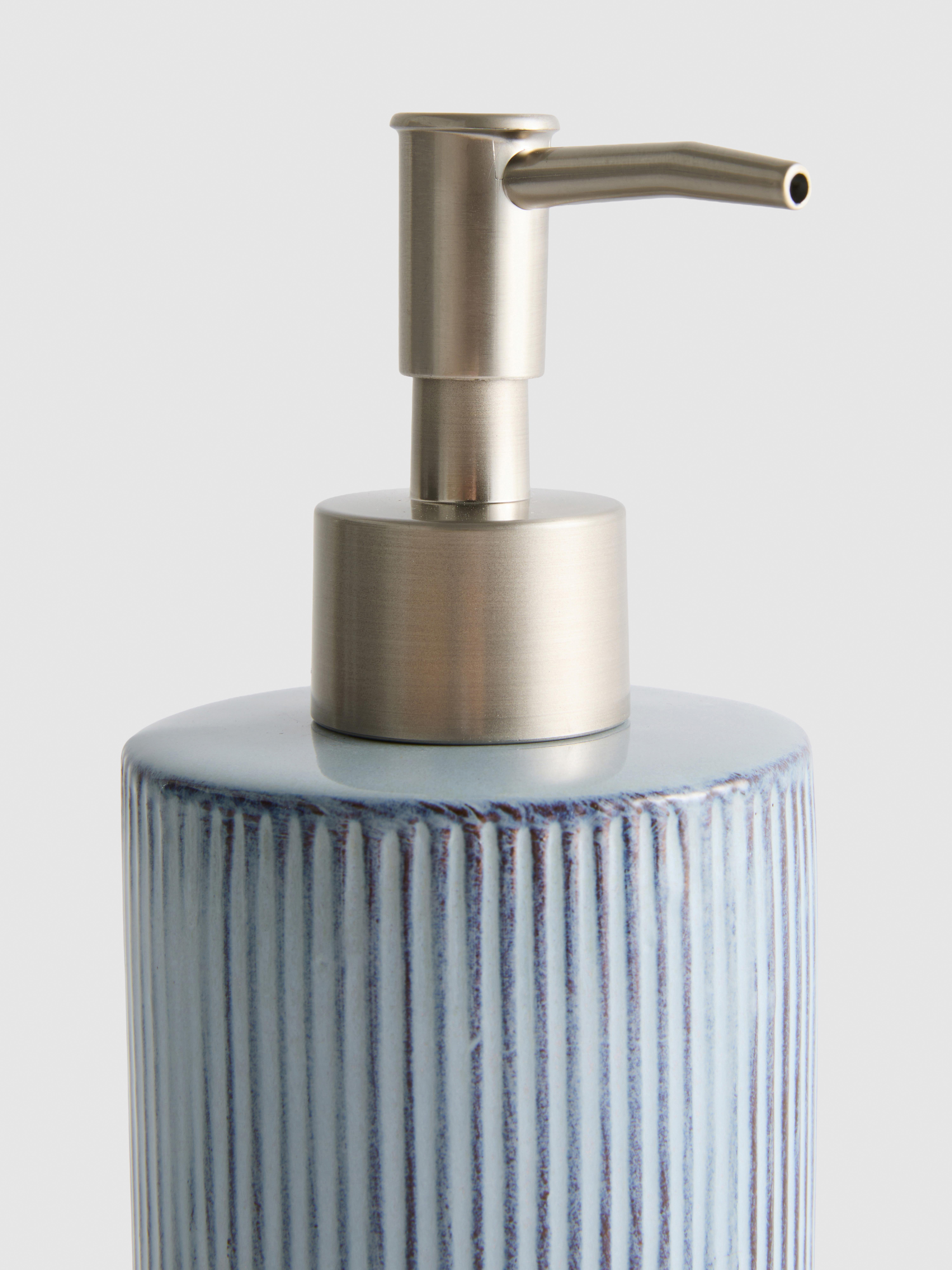 Ribbed Soap Dispenser