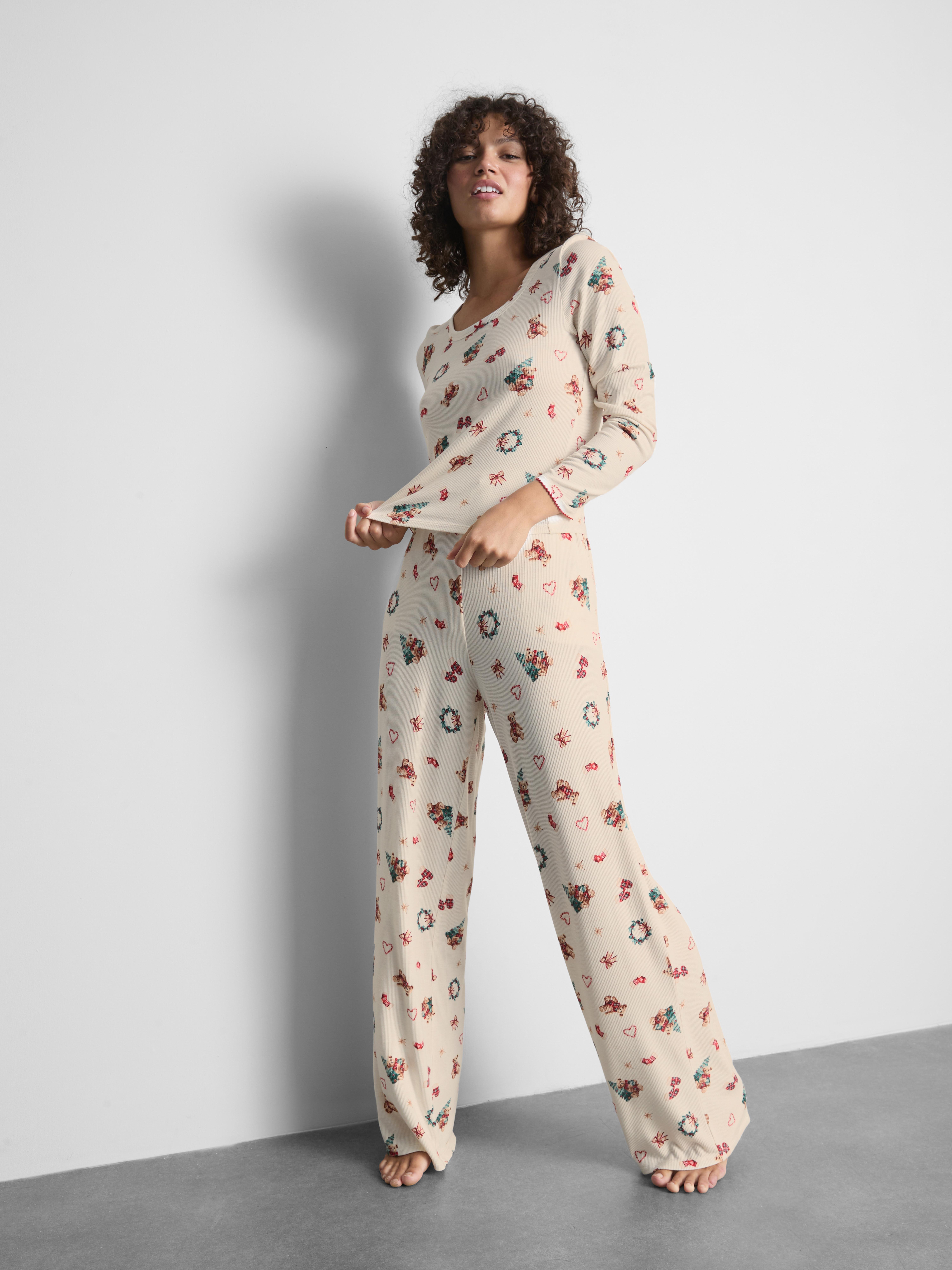 Love To Lounge Christmas Ribbed Bear-Print Pajama Top