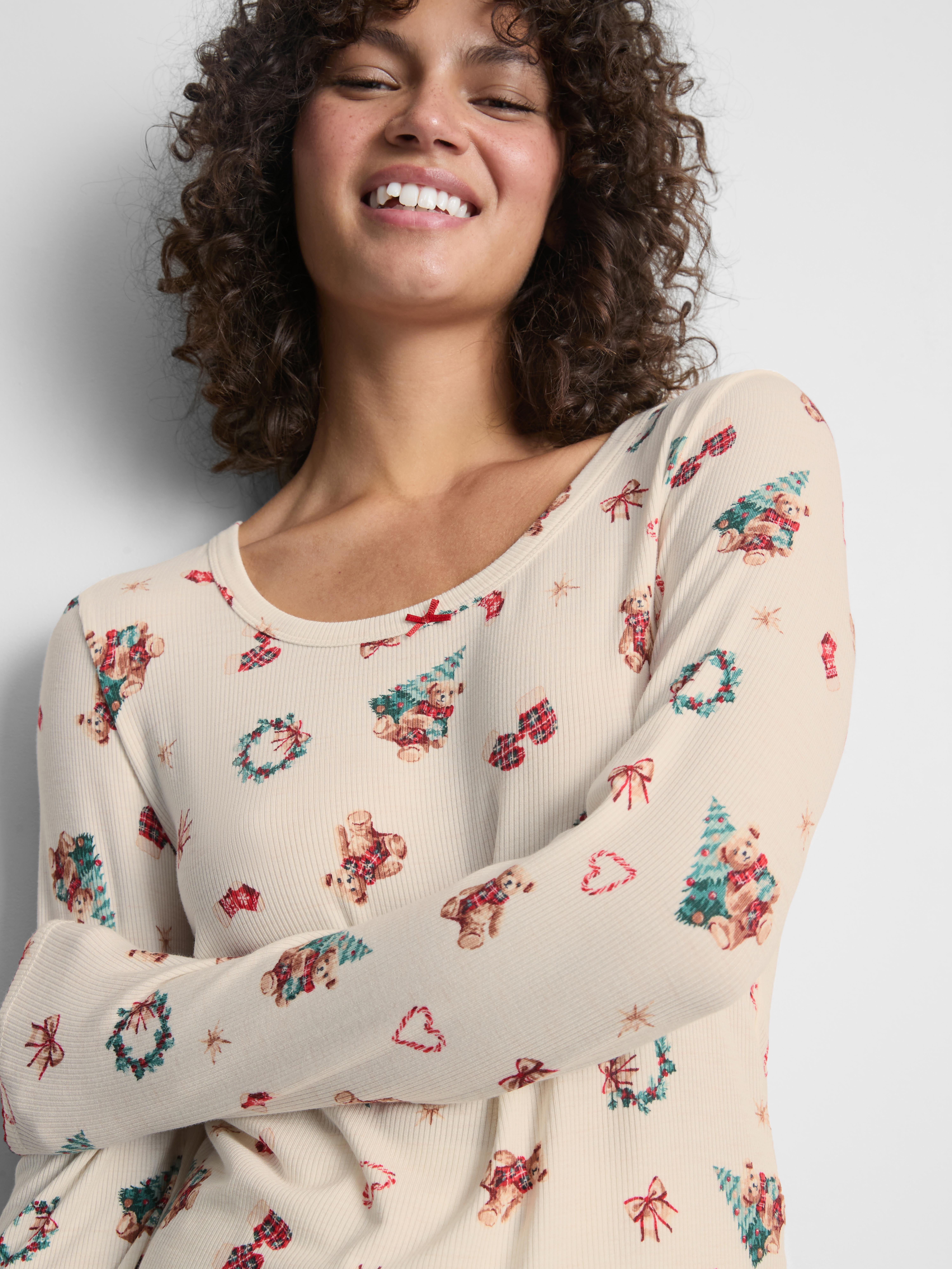 Love To Lounge Christmas Ribbed Bear-Print Pajama Top