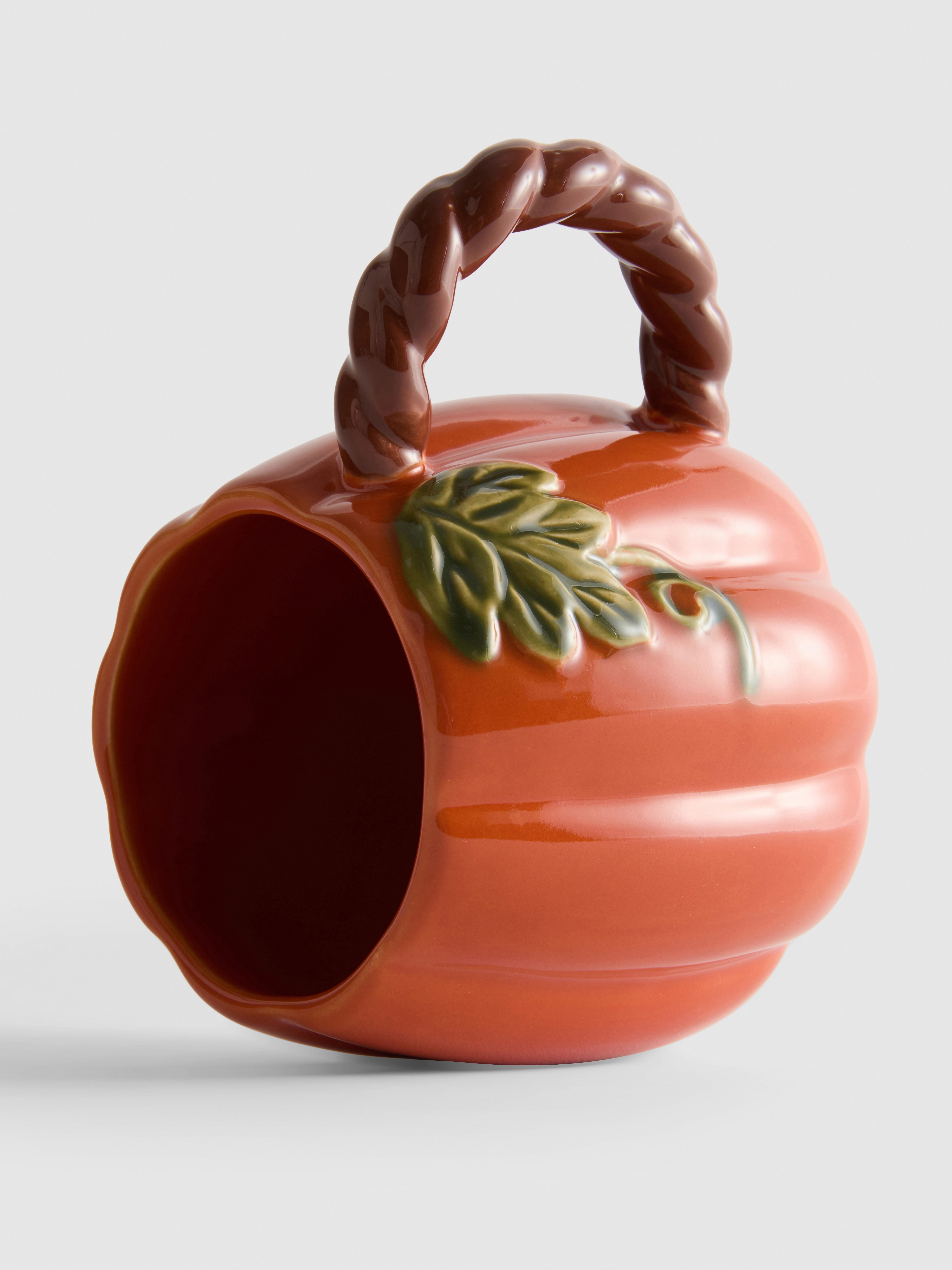 Taza de cerámica con forma de calabaza