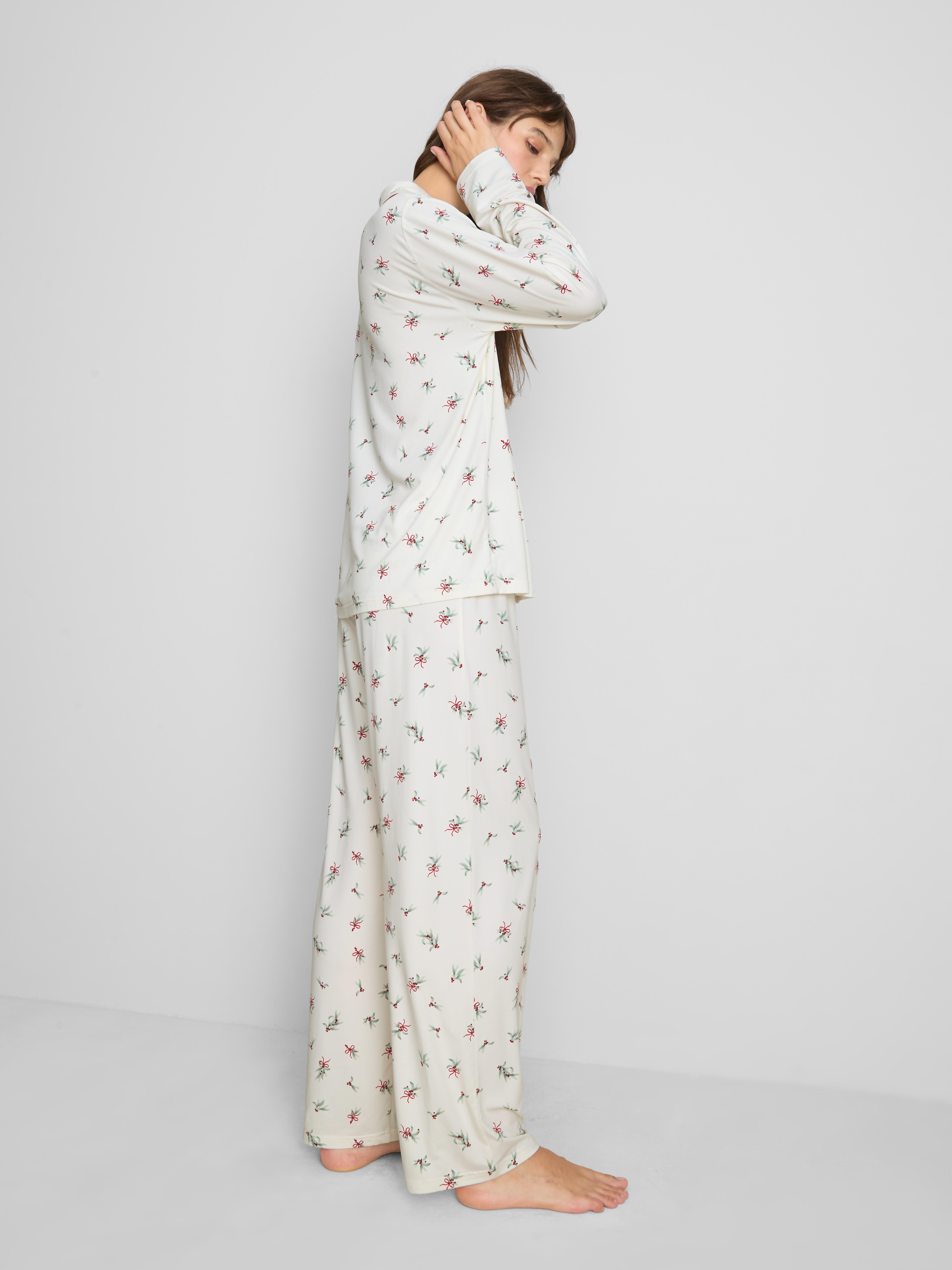 Womens Cream Women's Christmas Twinning Mistletoe Boyfriend Pyjamas ...