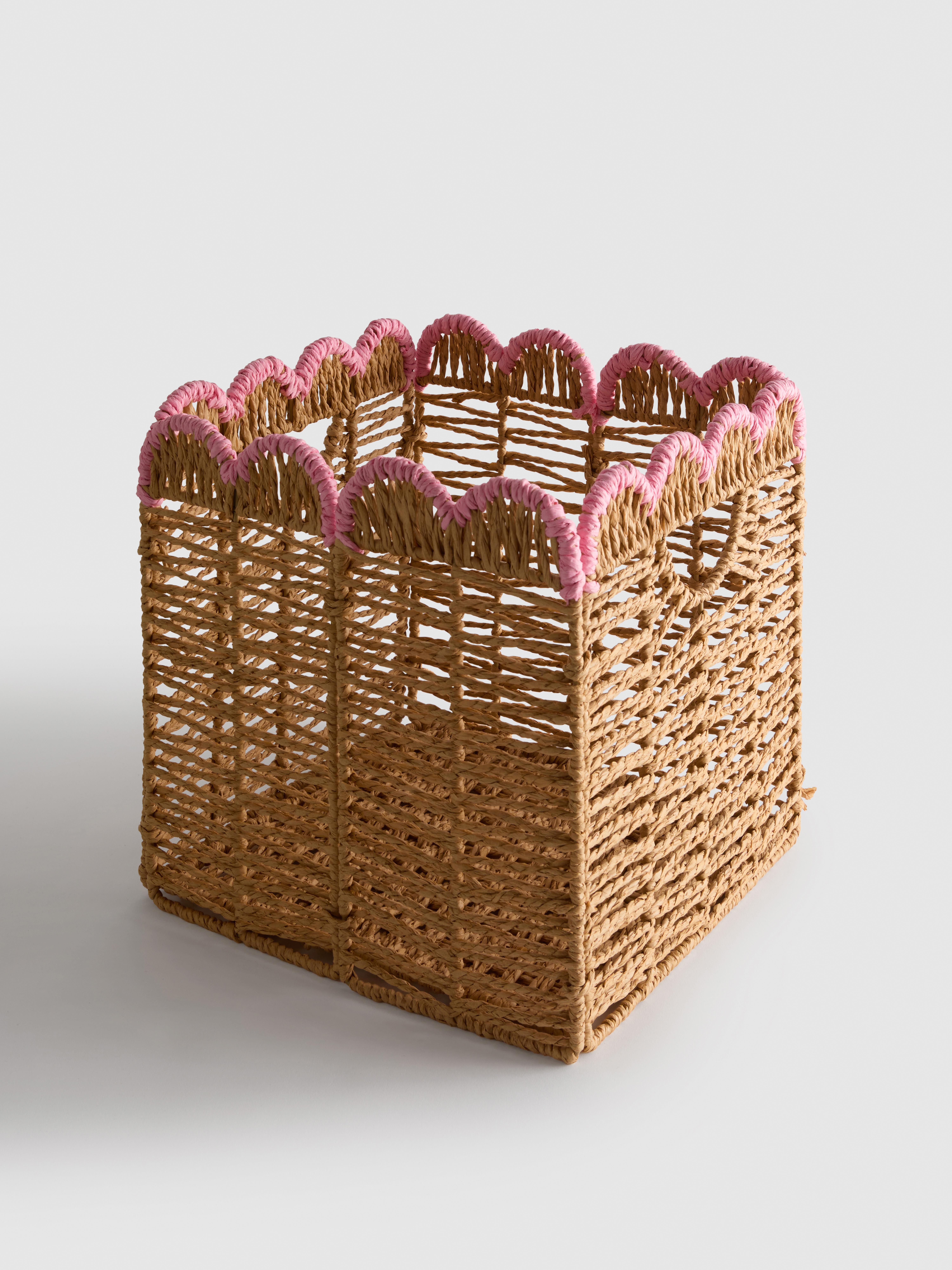 Scalloped Woven Storage Basket Pink