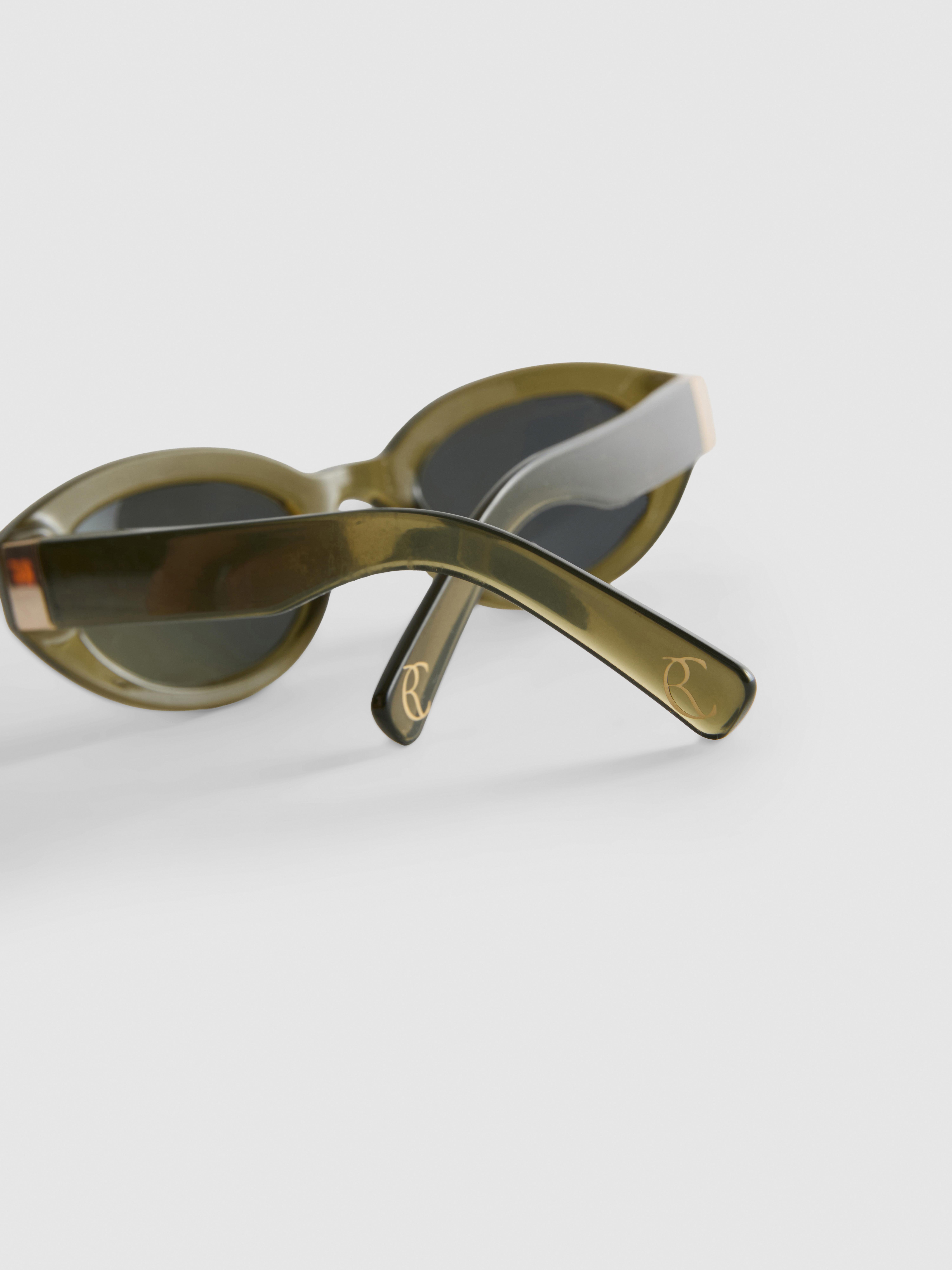 Durchsichtige ovale „By Coleen“ Sonnenbrille