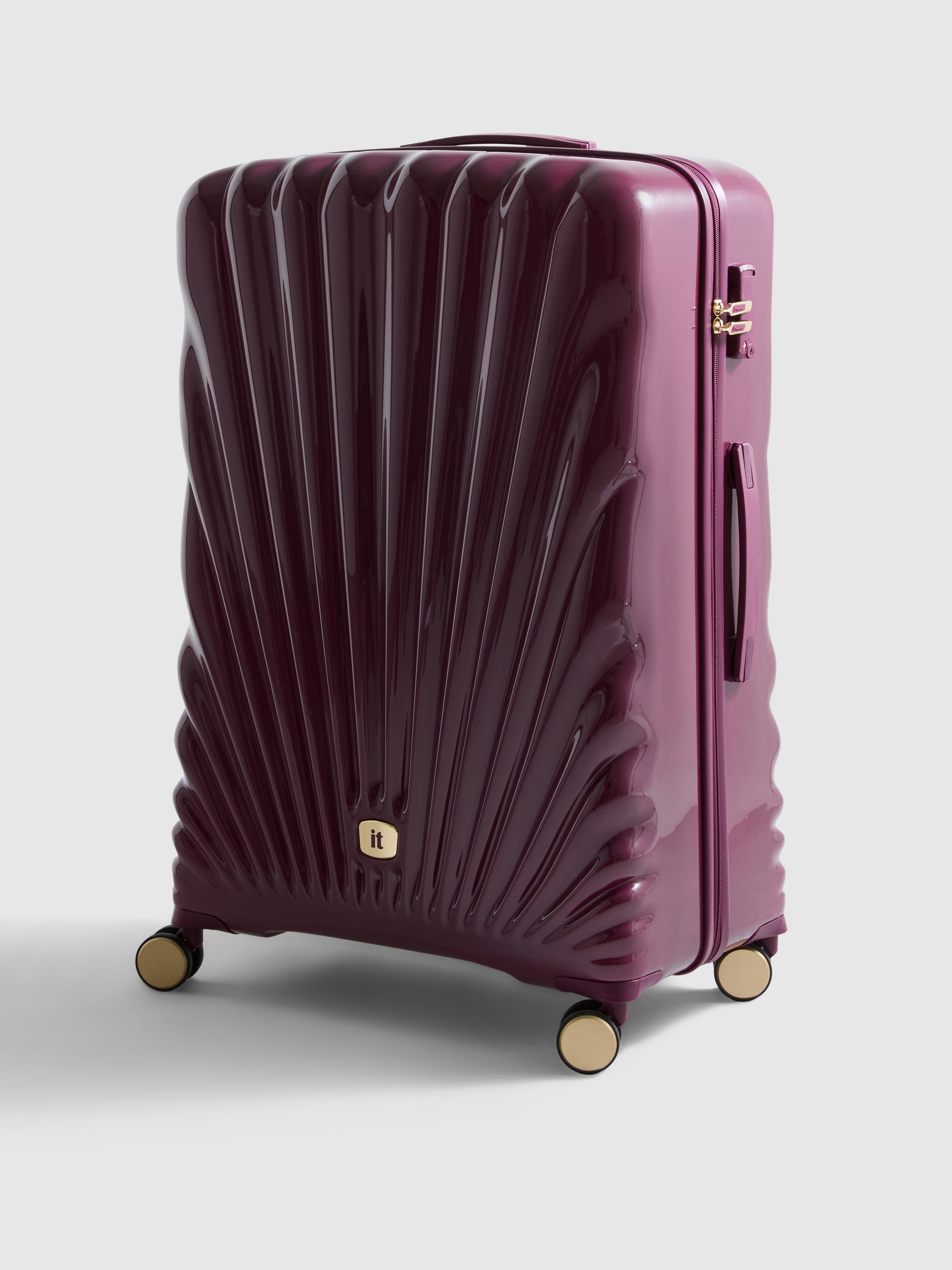 it Luggage Scalloped Hard-Shell Suitcase